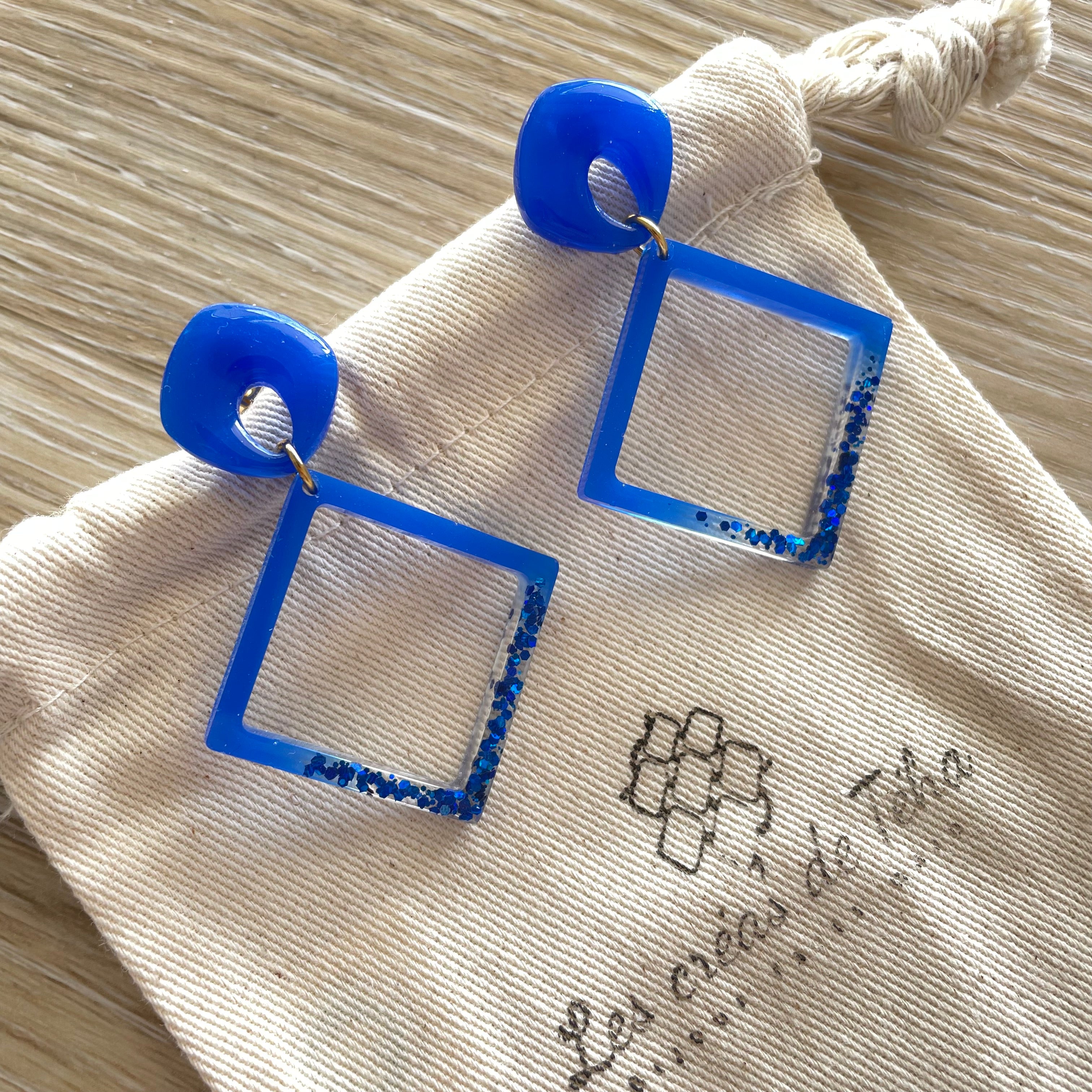 Boucles d’oreilles en résine et acier inoxydable modèle Brilho