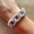 Bracelet en grosses mailles en acrylique gris clair modèle Ohéa