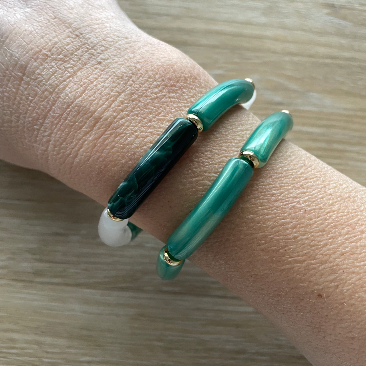 Bracelet élastique tendance perles incurvées modèle Ata