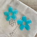Pampilles, breloques fleurs en résine epoxy  modèle Flower