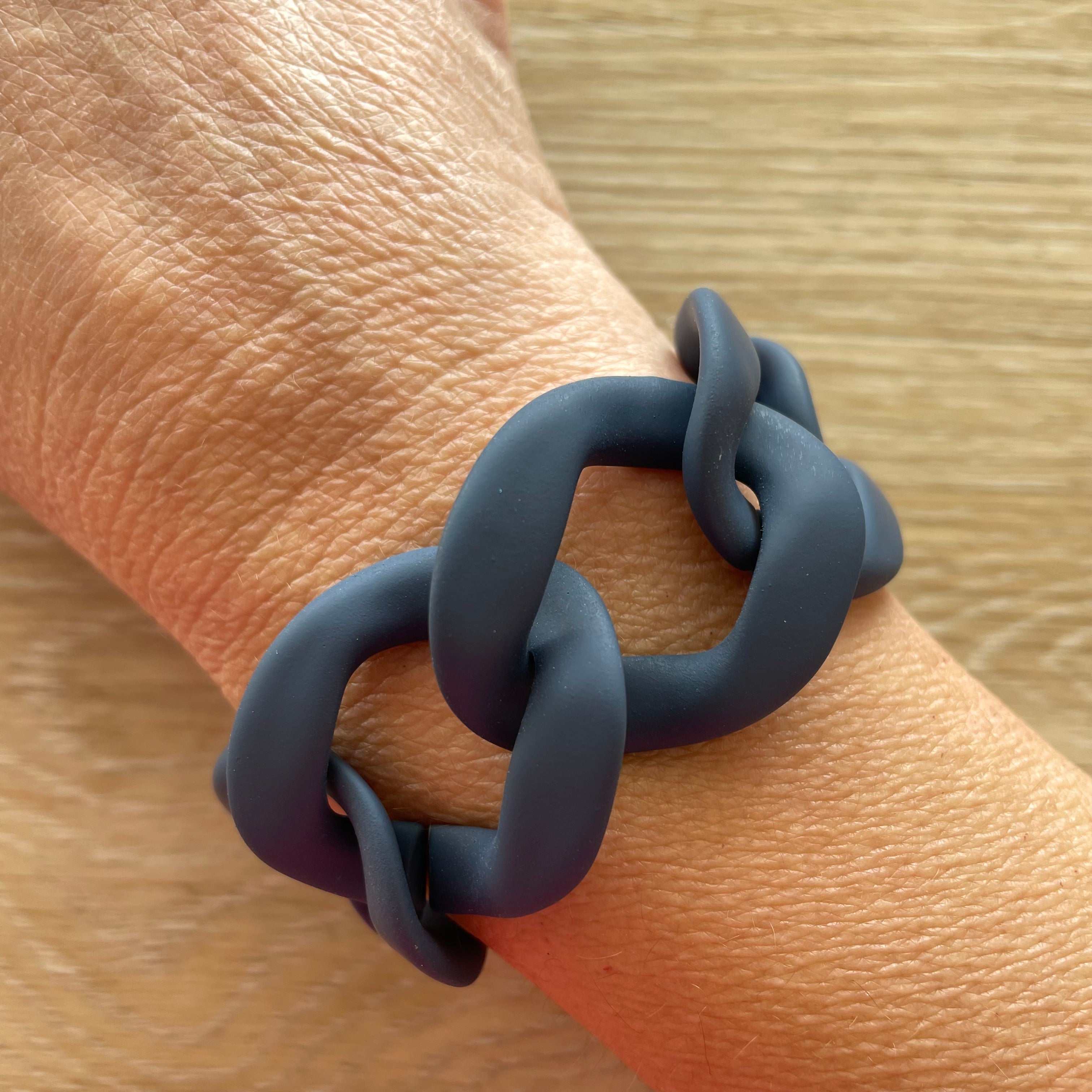 Bracelet bleu marine mat en grosses mailles  modèle New Ohéa