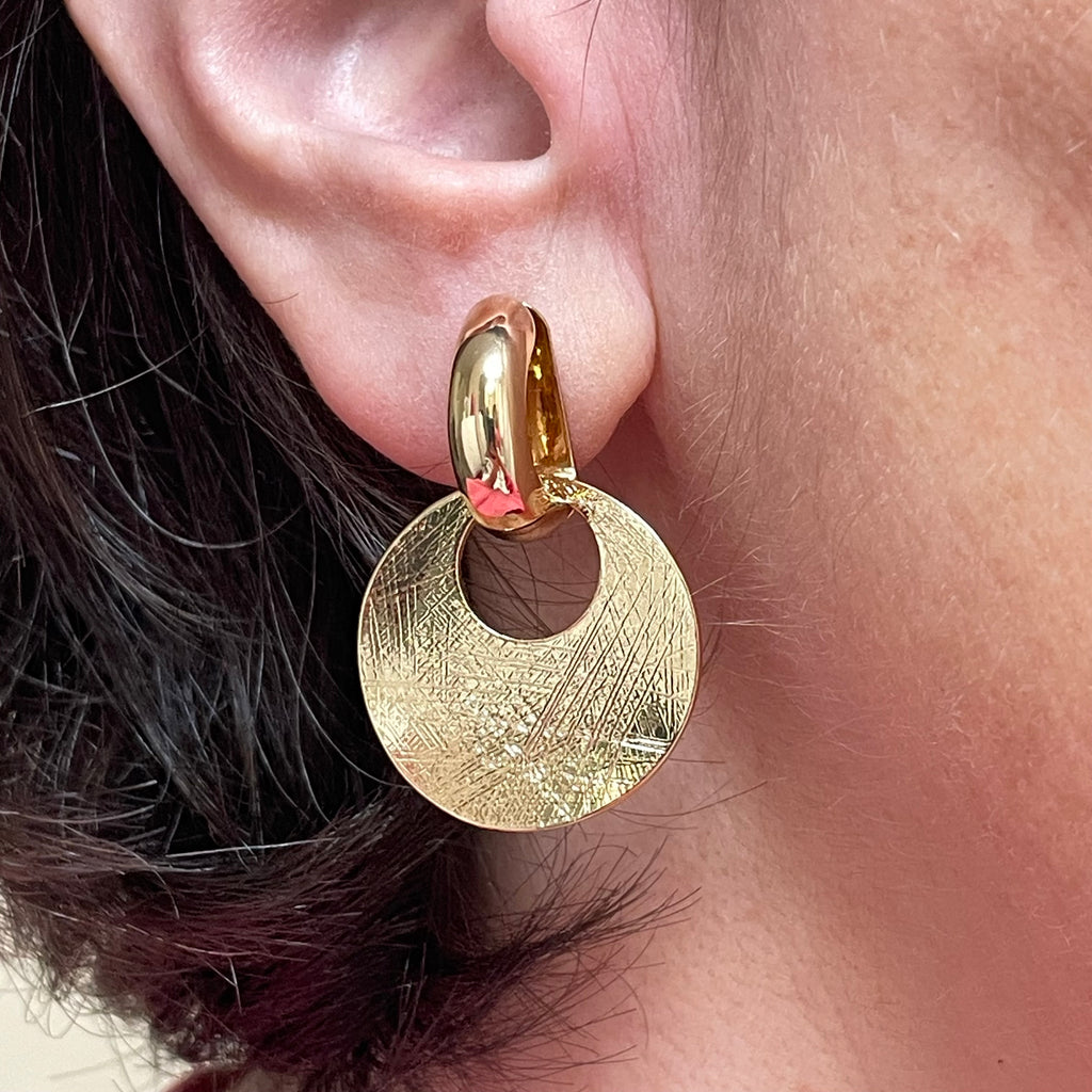 Boucles d’oreilles tendance dorée modèle Tēnuare