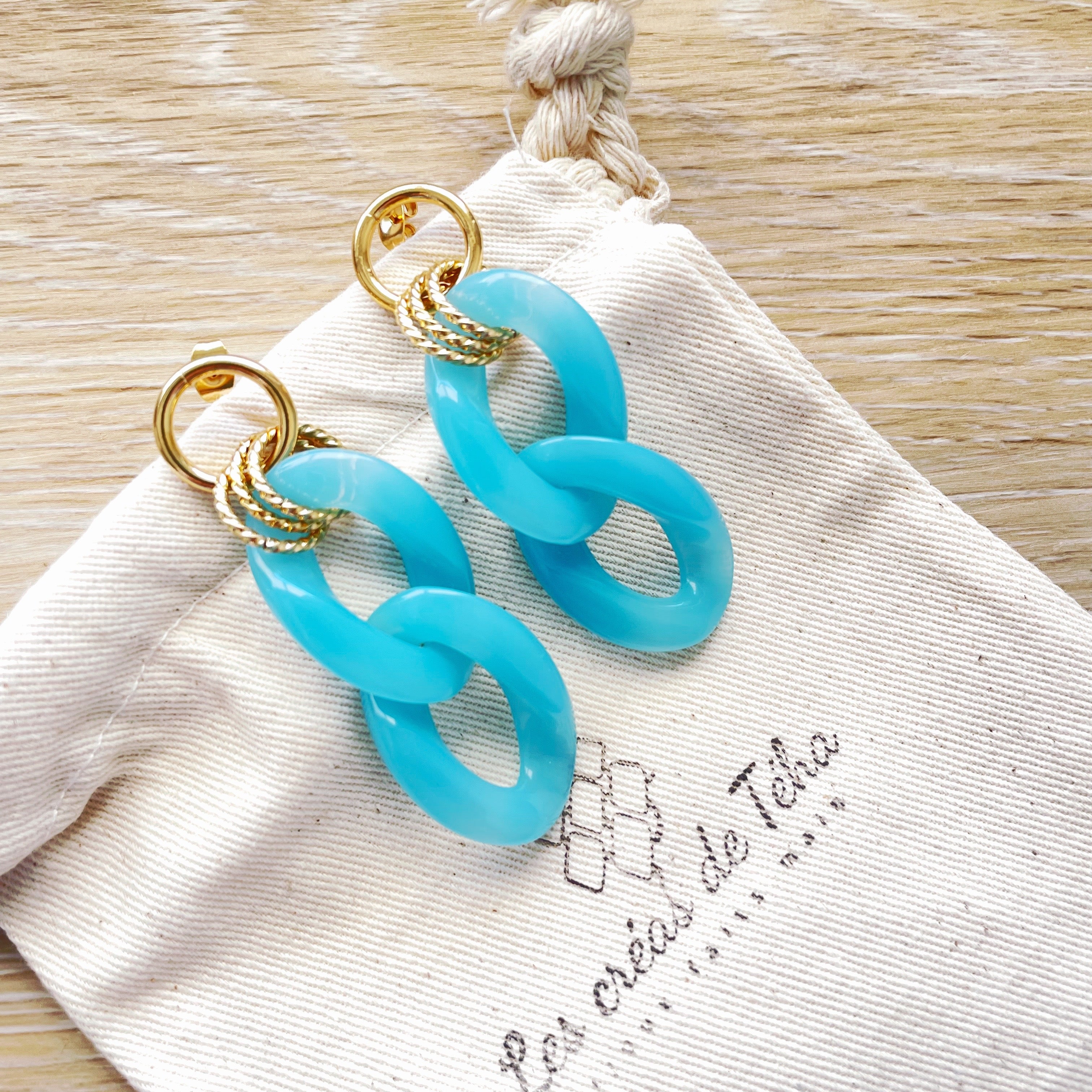 Boucles d’oreilles tendance en grosses mailles modèle Ohéa