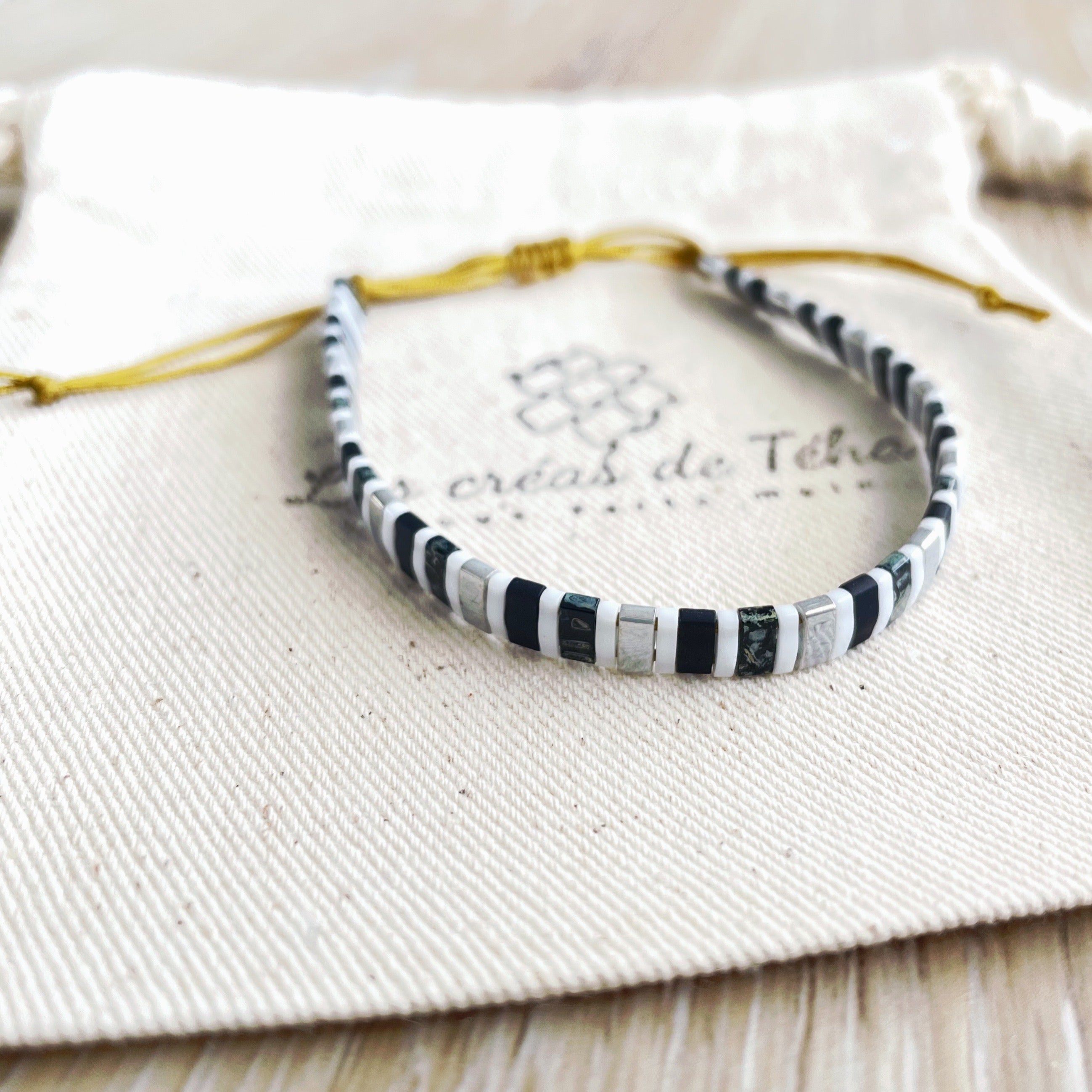 Bracelet en perles de verre et cordon modèle Huira