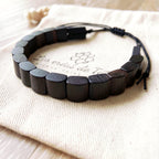 Bracelet homme modèle Mohina en perles en bois et cordon