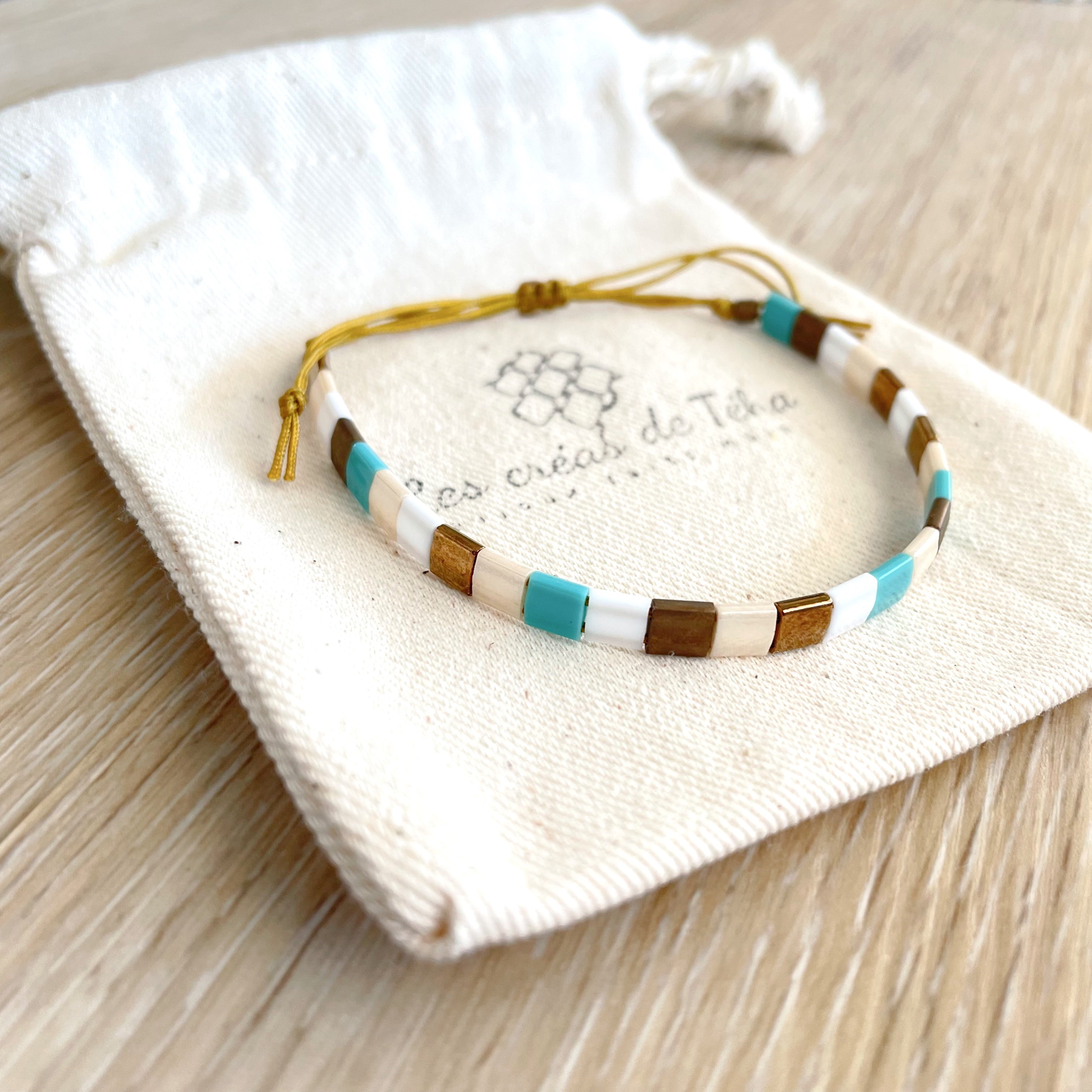 Bracelet réglable en perles de verre   et cordon modèle Huira