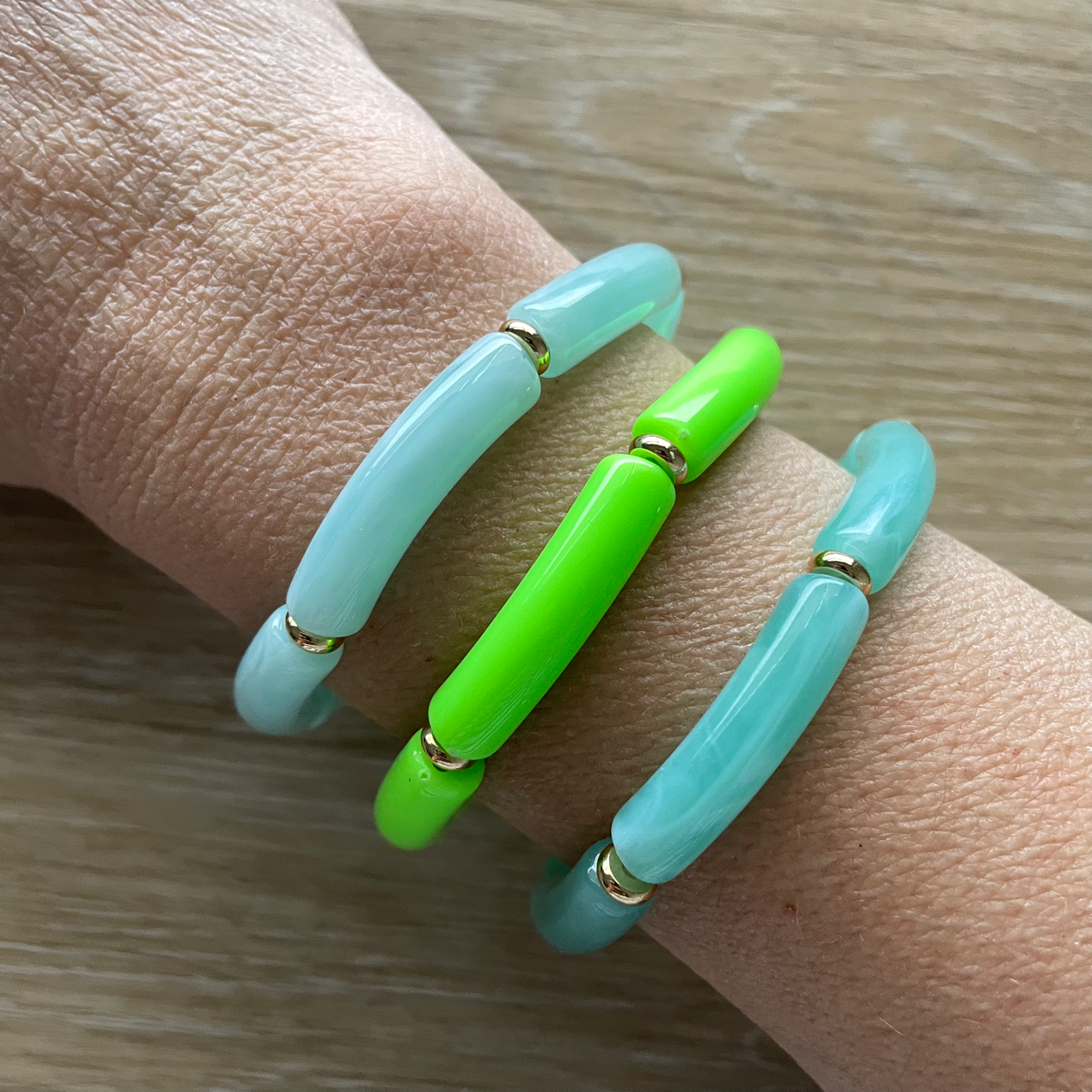 Bracelet élastique tendance perles incurvées modèle Ata