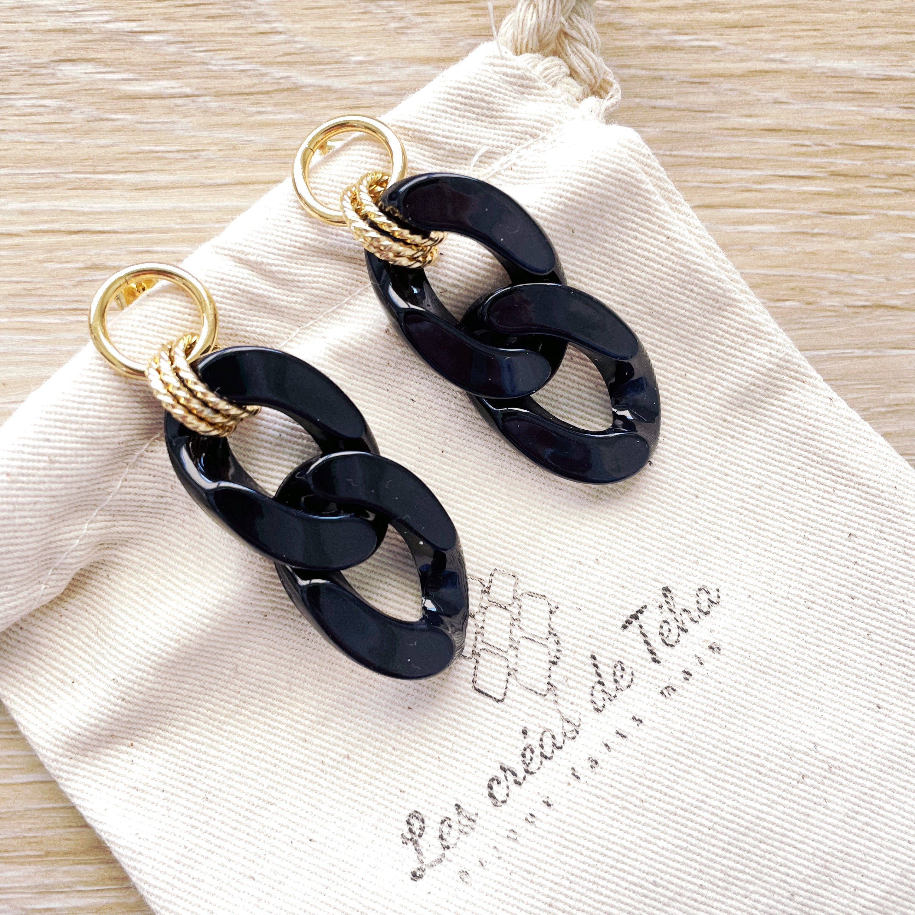 Boucles d’oreilles tendance en grosses mailles modèle Ohéa