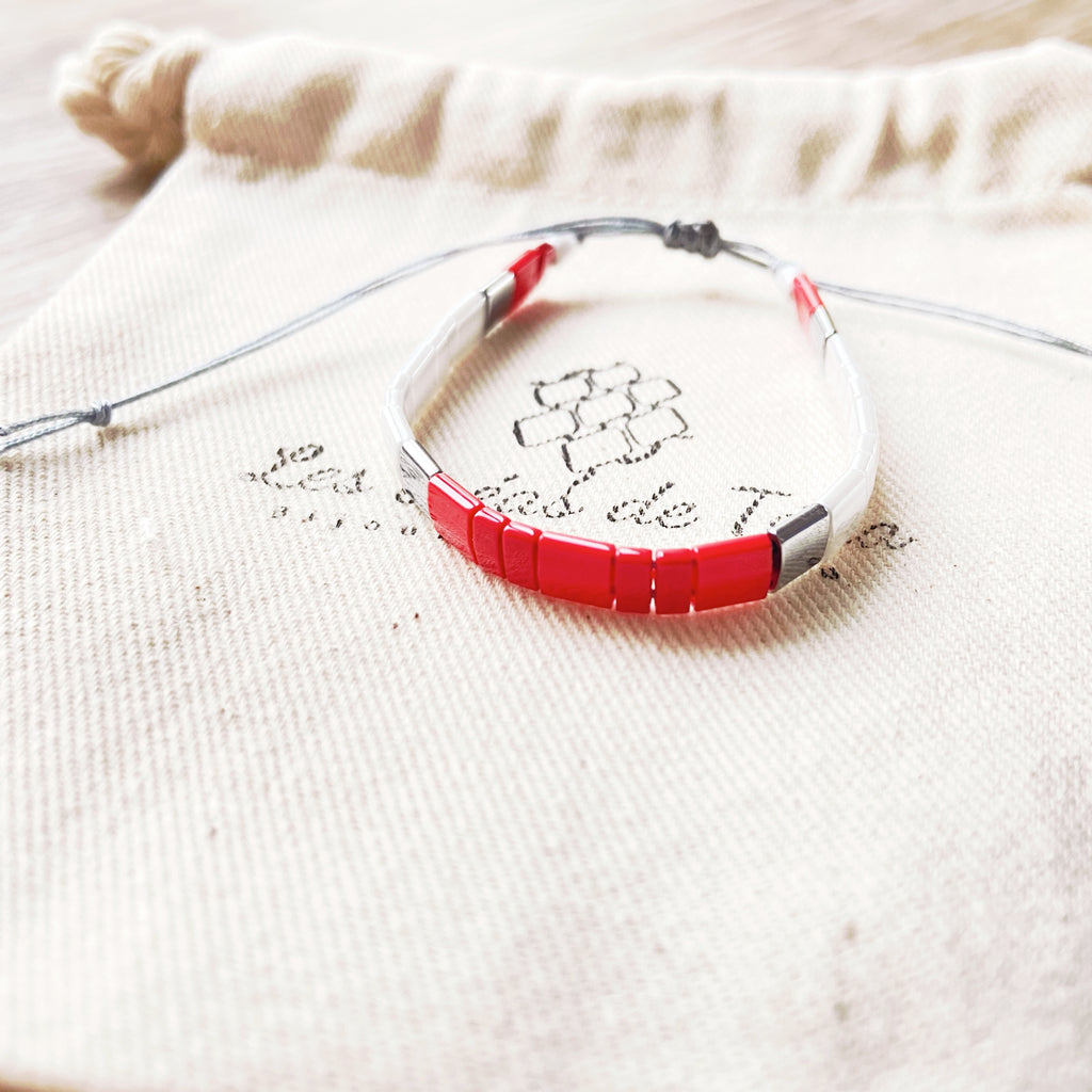 Bracelet enfant modèle kid version argentée en perles de verre et cordon
