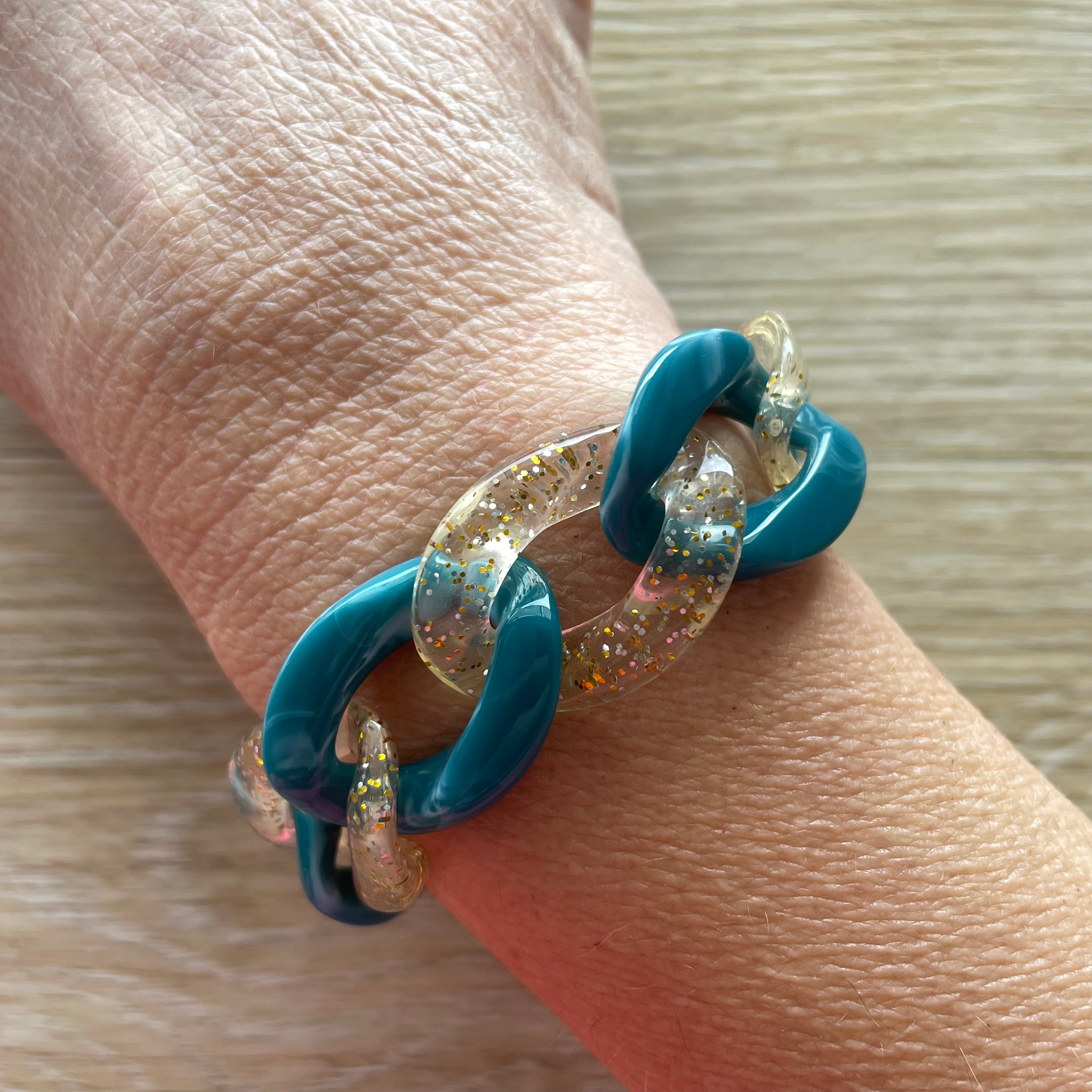Bracelet en grosses mailles en acrylique  modèle Ohéa
