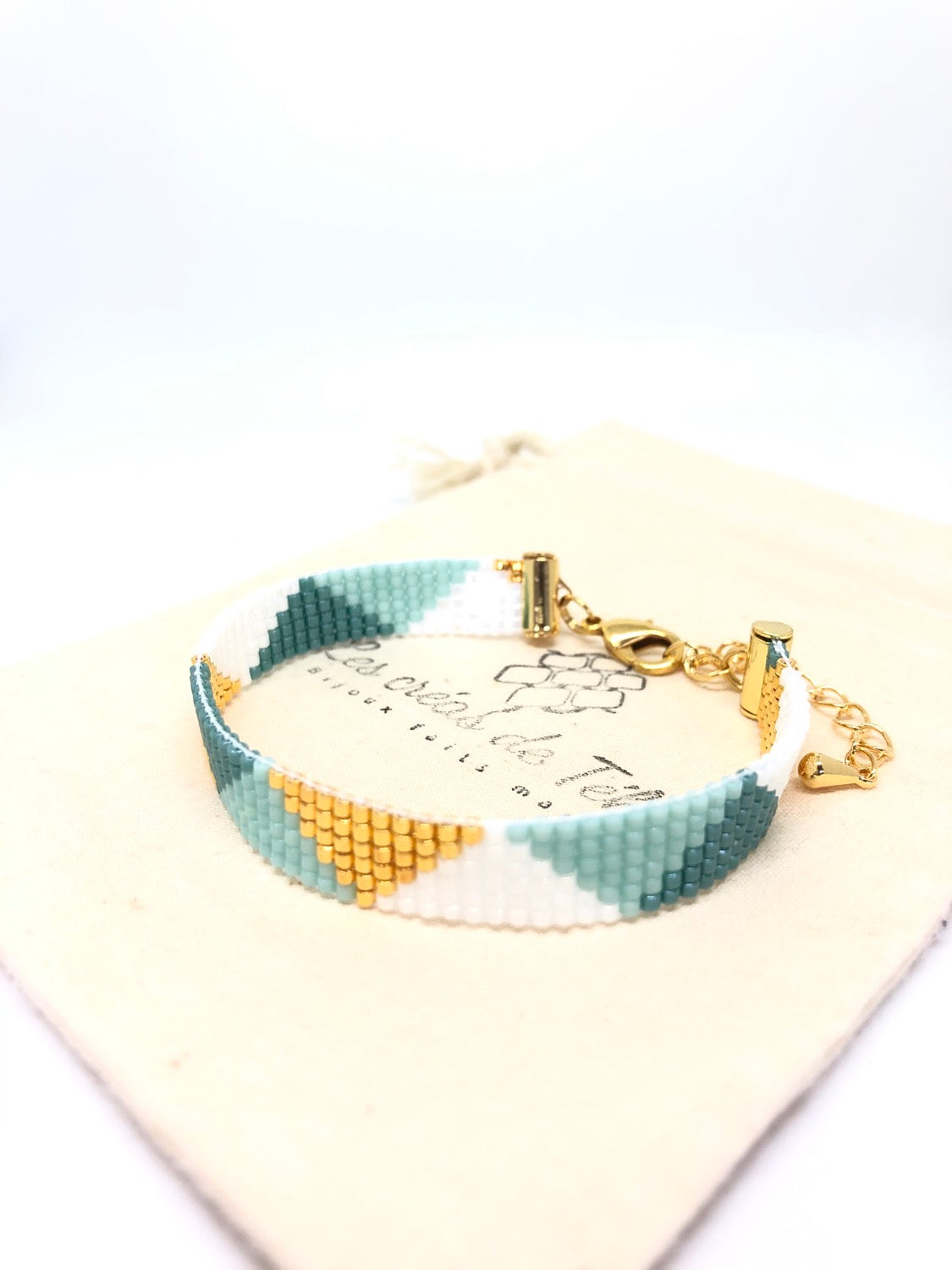 Bracelet fin Atavai en perles de verre et plaqué or