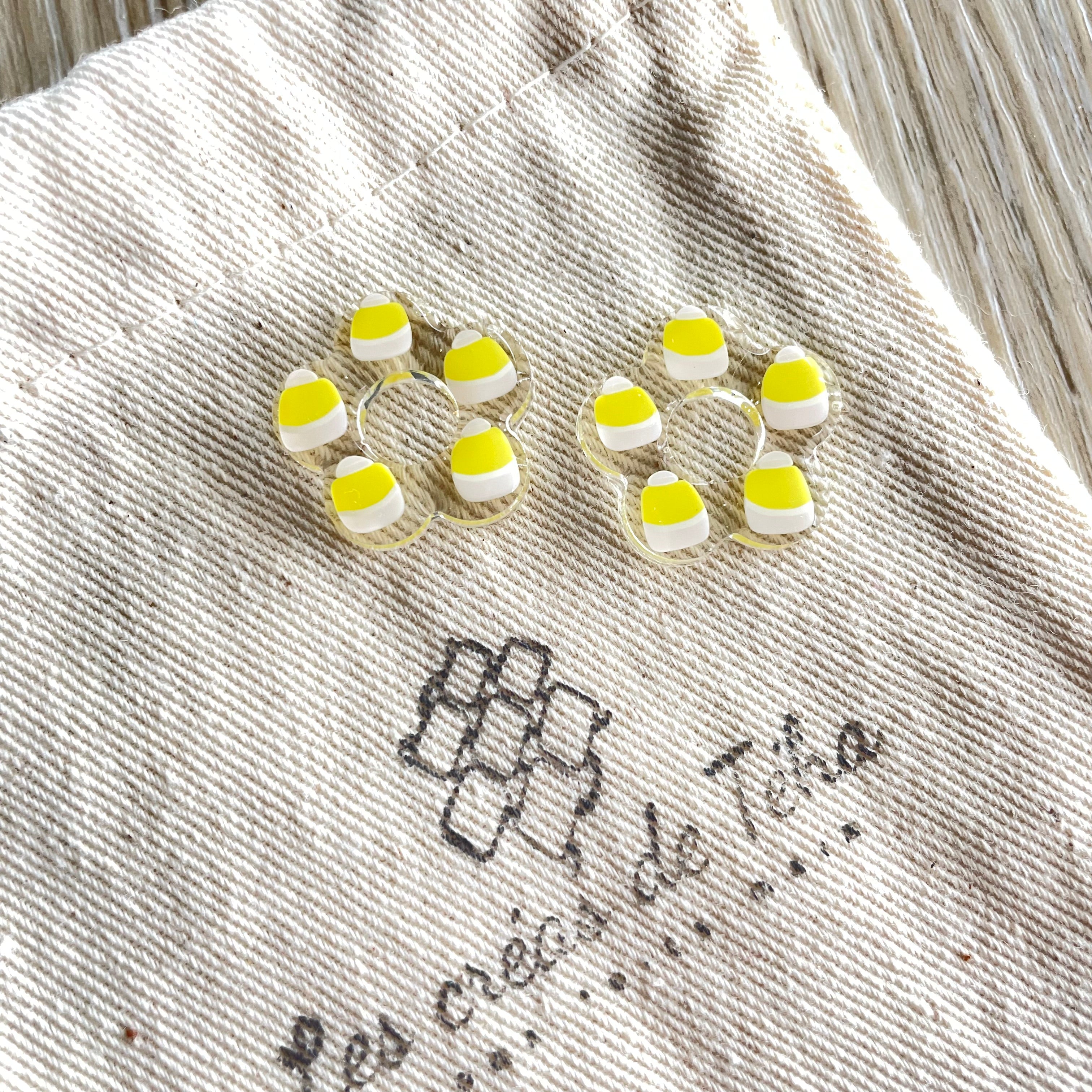 Pampilles fleurs en résine modèle Gourmandise