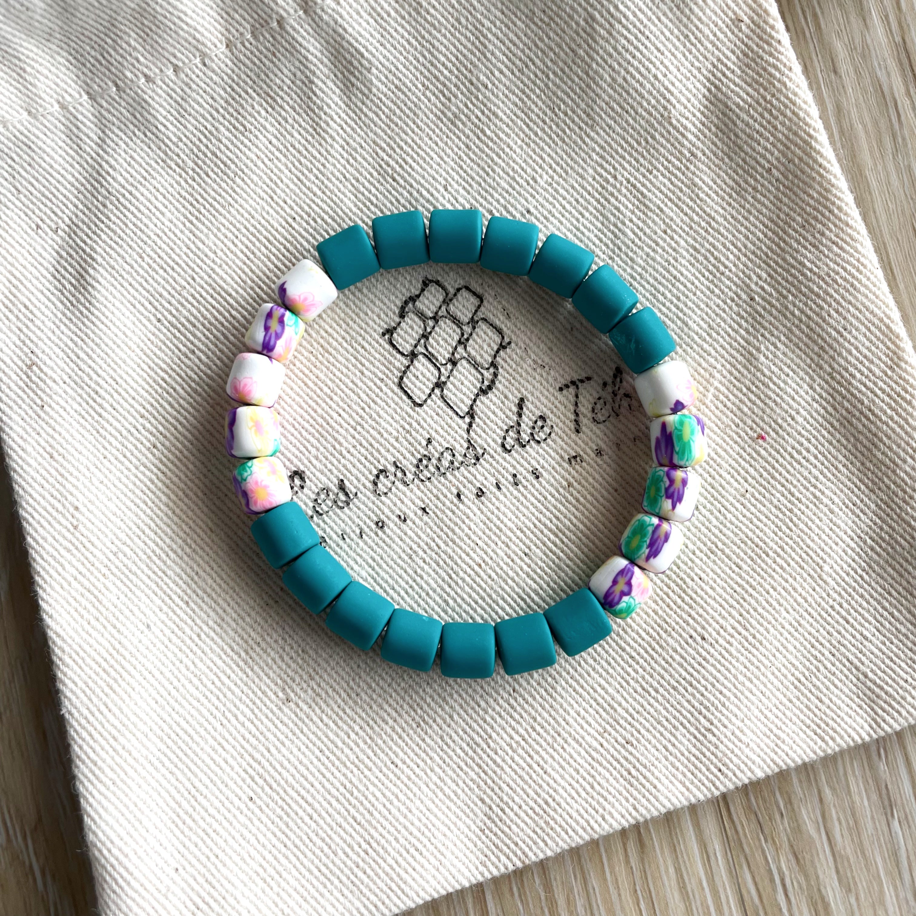 Bracelet enfant,  élastique en perles polymère modèle Candy