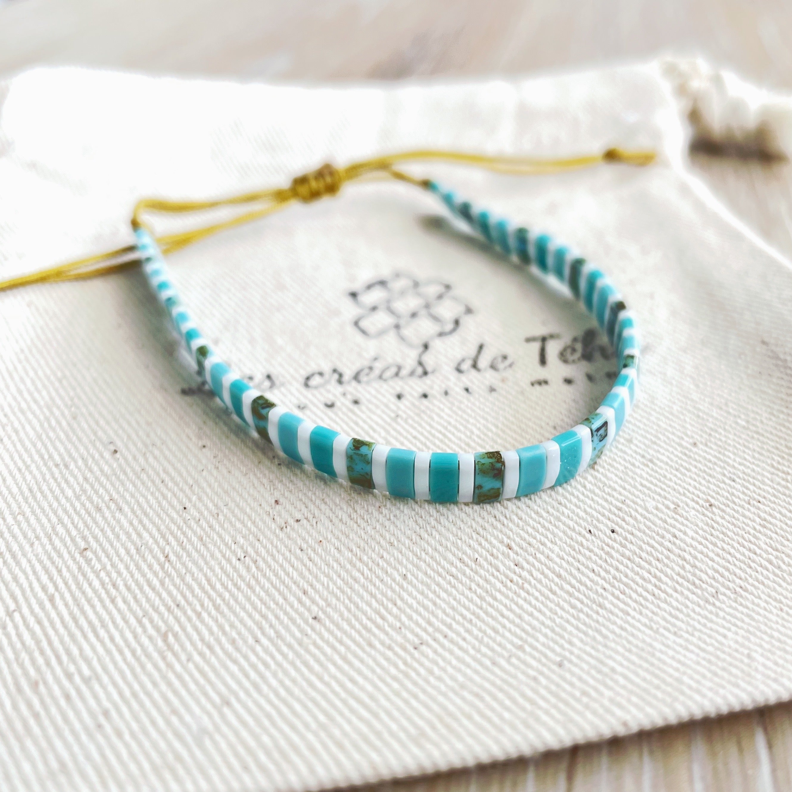 Bracelet en perles de verre et cordon modèle Huira