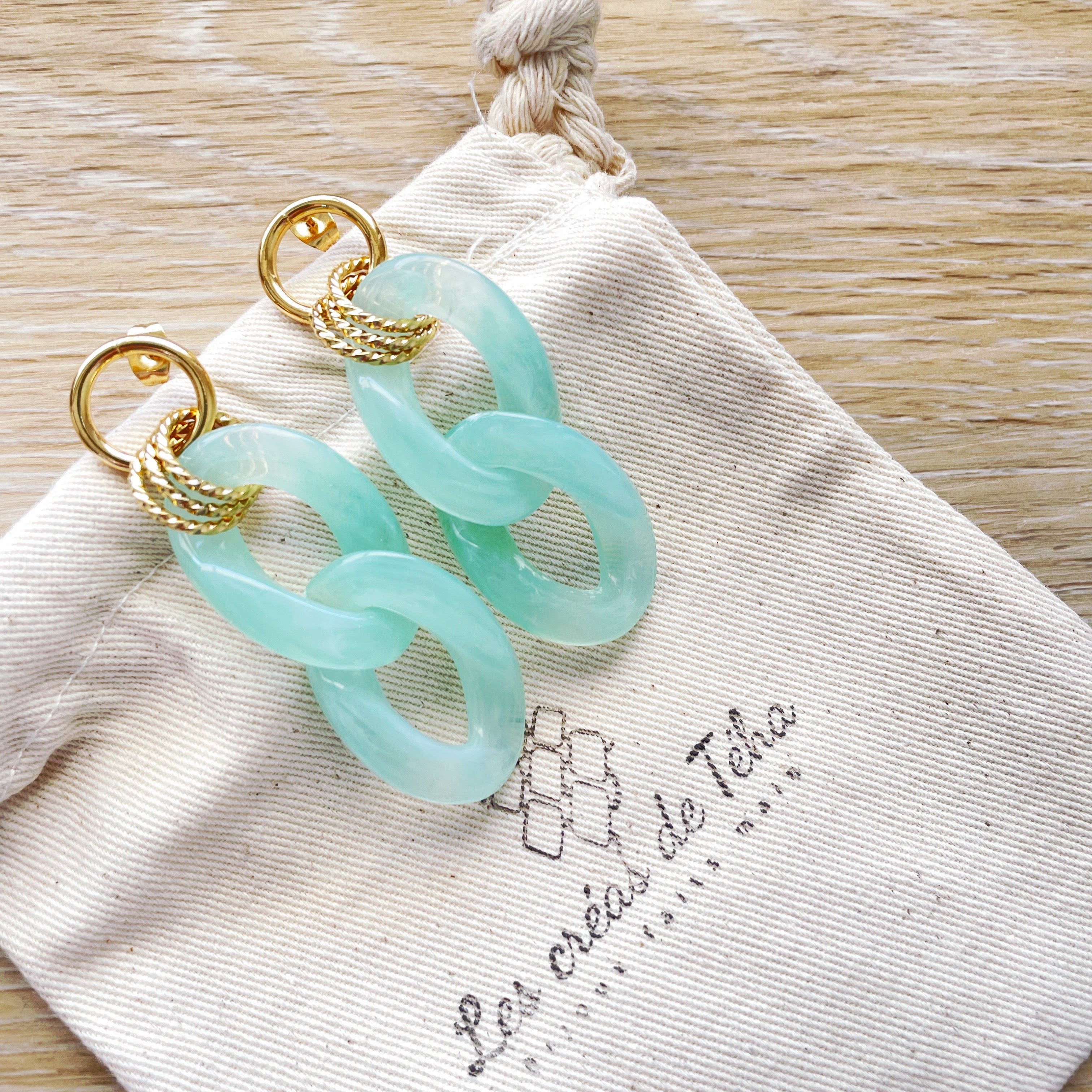 Boucles d’oreilles tendance en grosses mailles modèle Ohéa