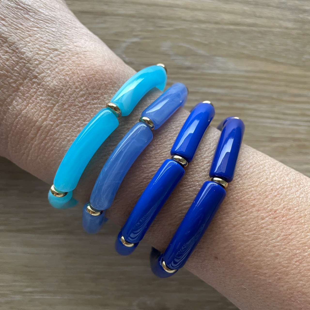 Bracelet élastique tendance perles incurvées modèle Ata