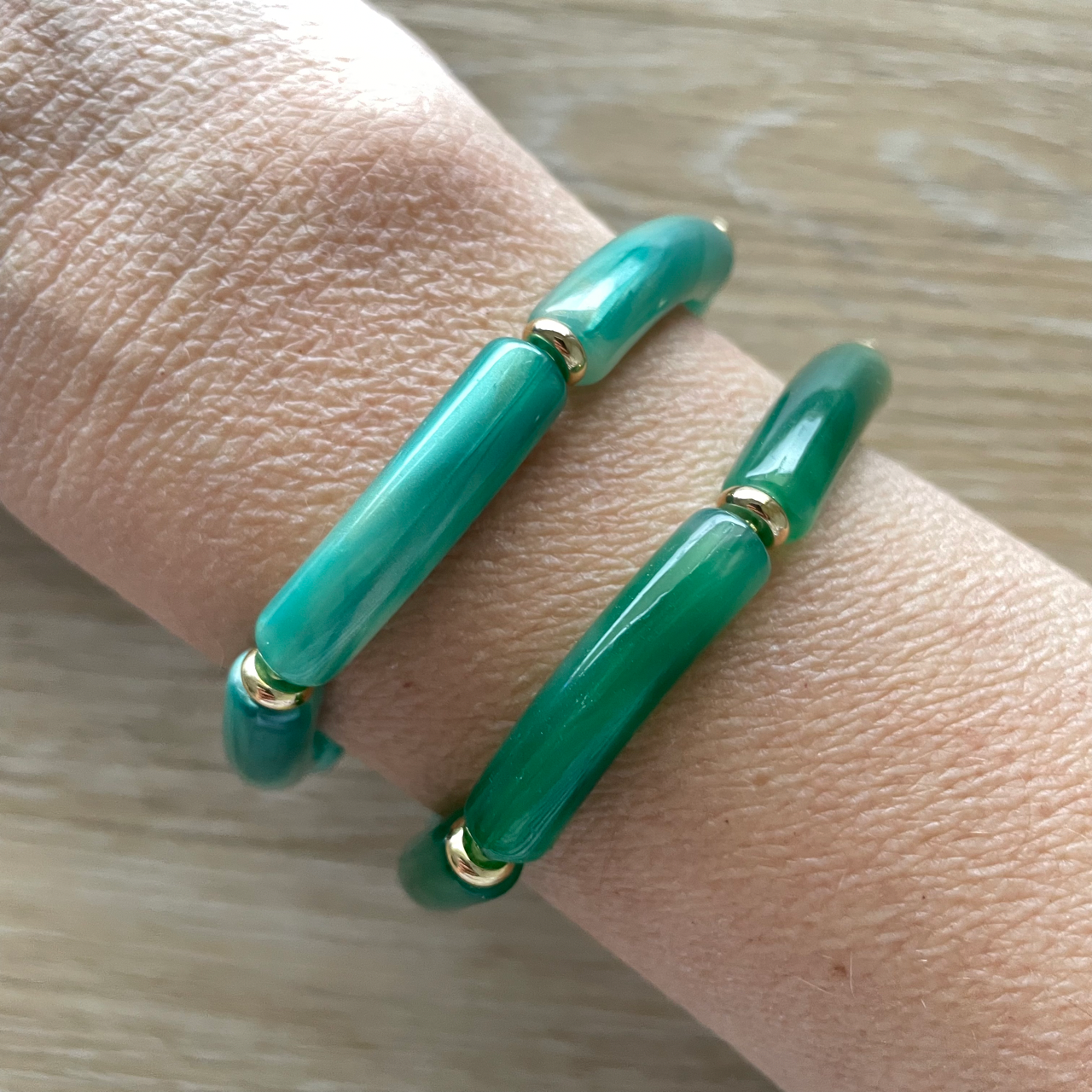 Bracelet élastique tendance perles incurvées modèle Ata