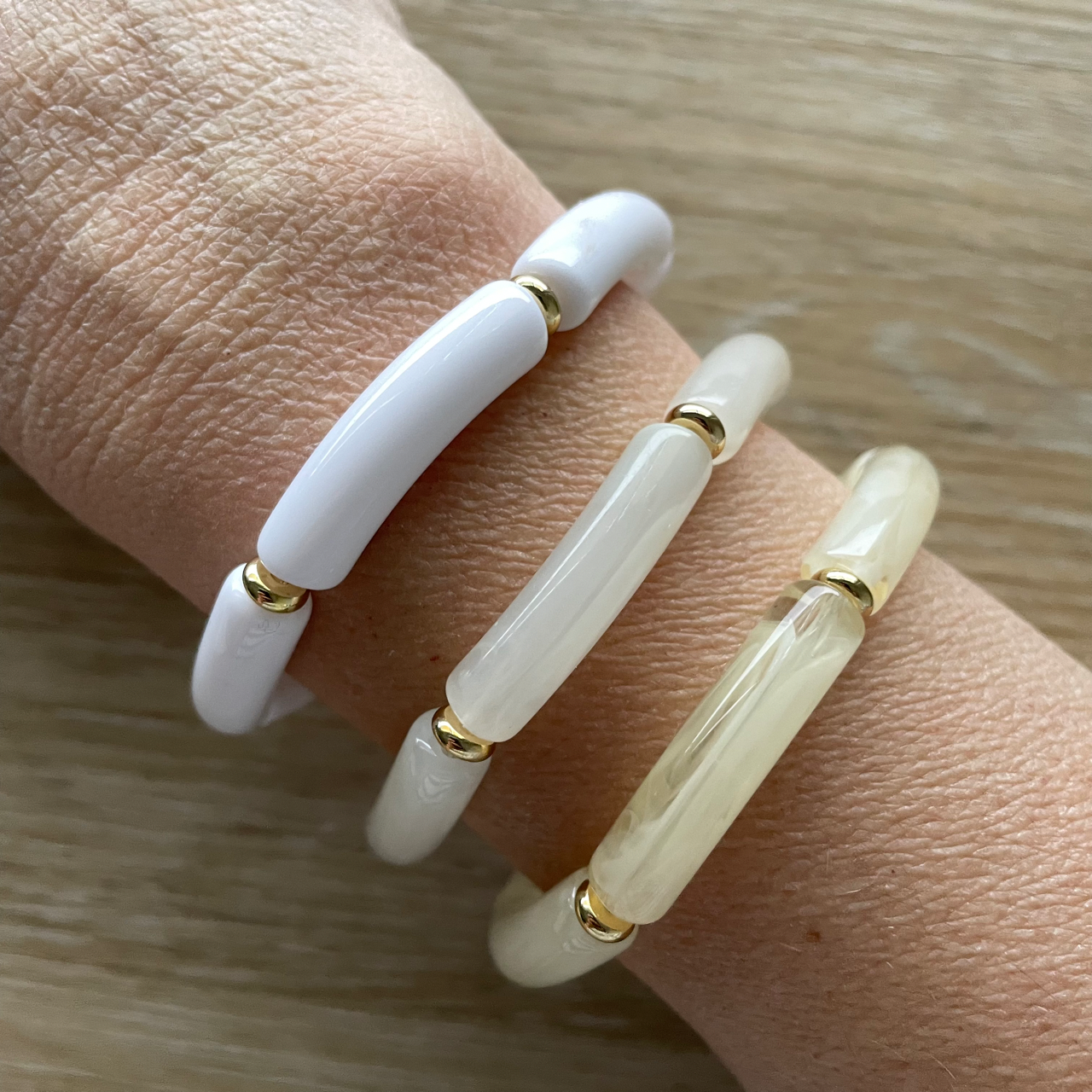 Bracelet élastique tendance perles incurvées modèle Ata