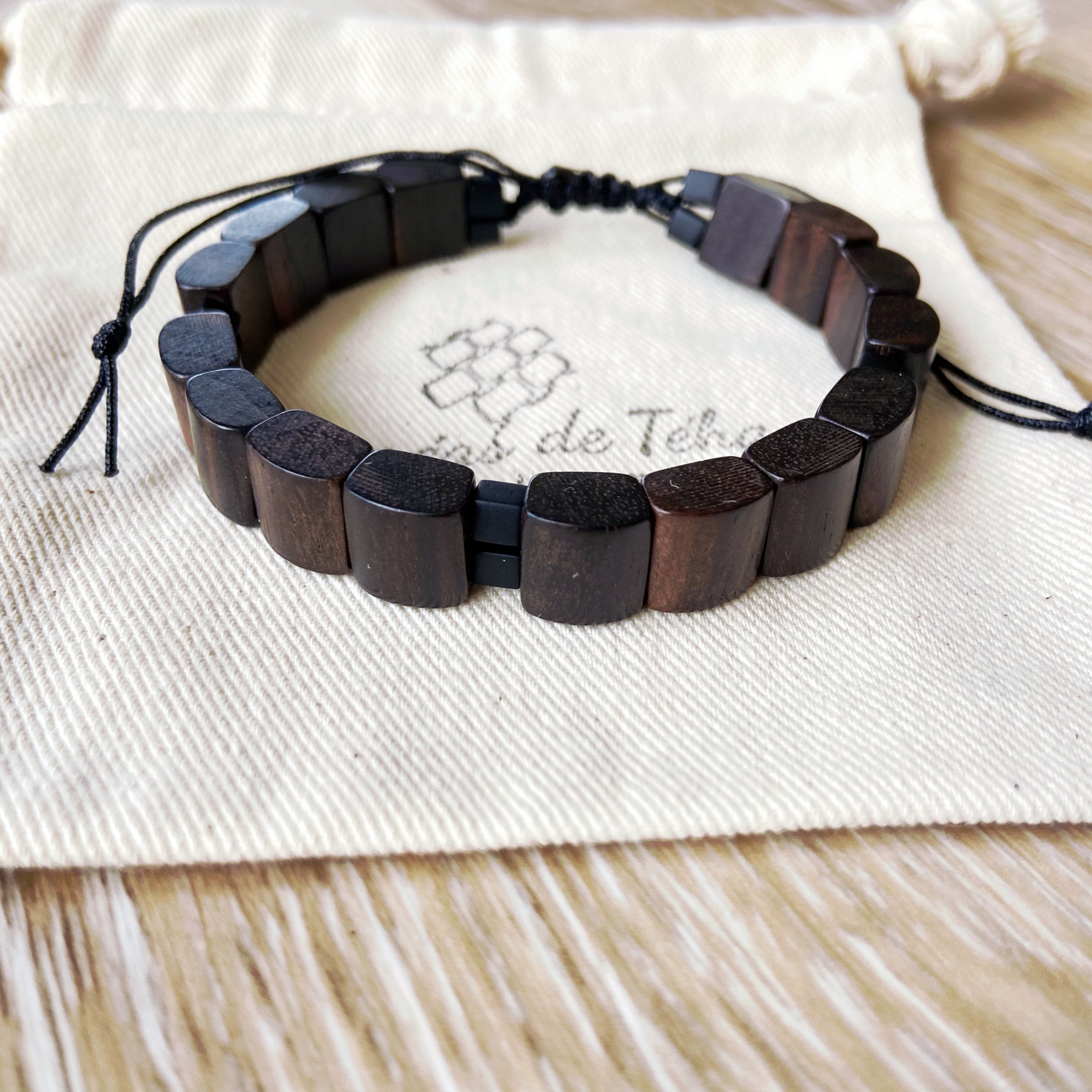 Bracelet homme modèle Mohina en perles en bois, en verre et hématite