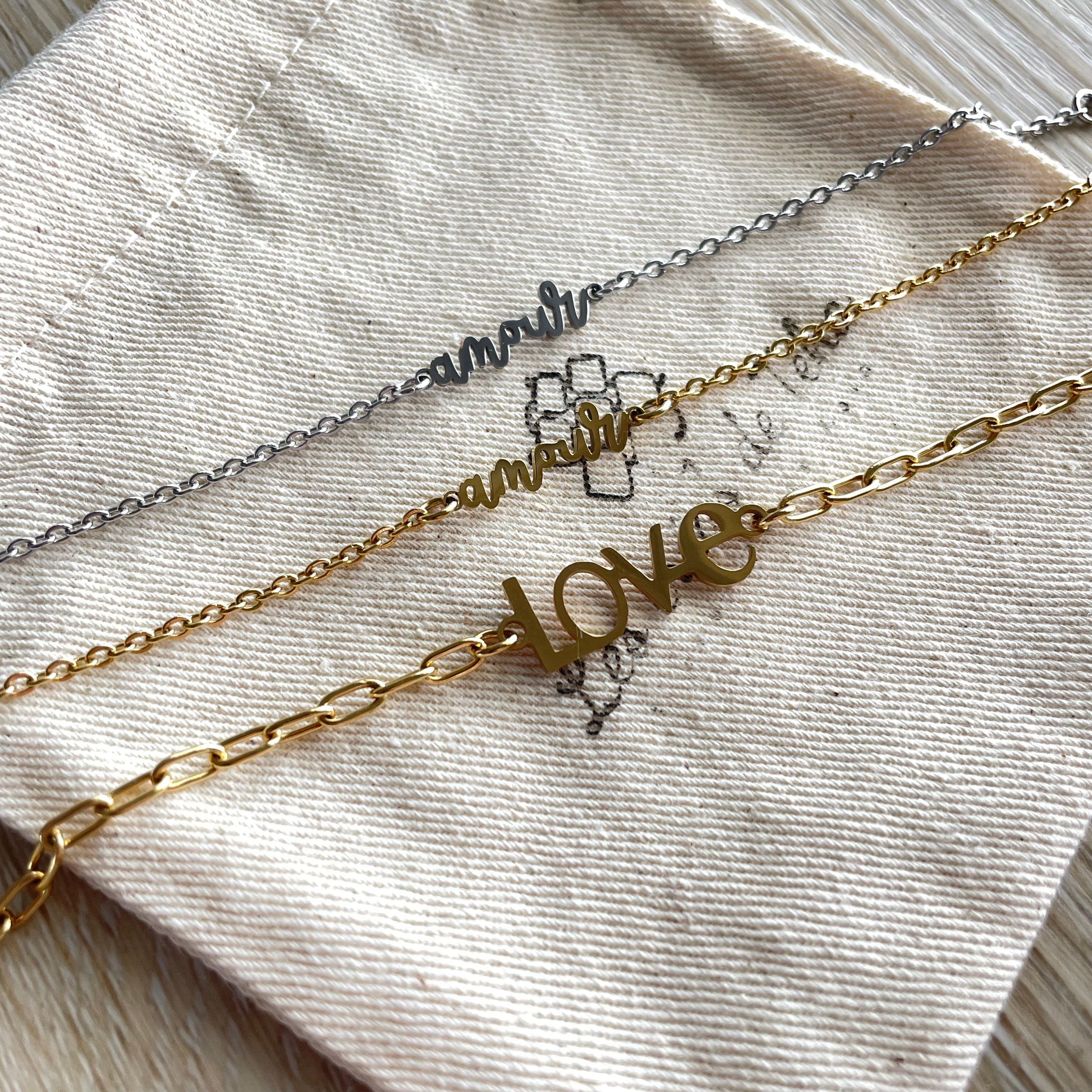 Bracelet réglable en acier inoxydable modèle Amour