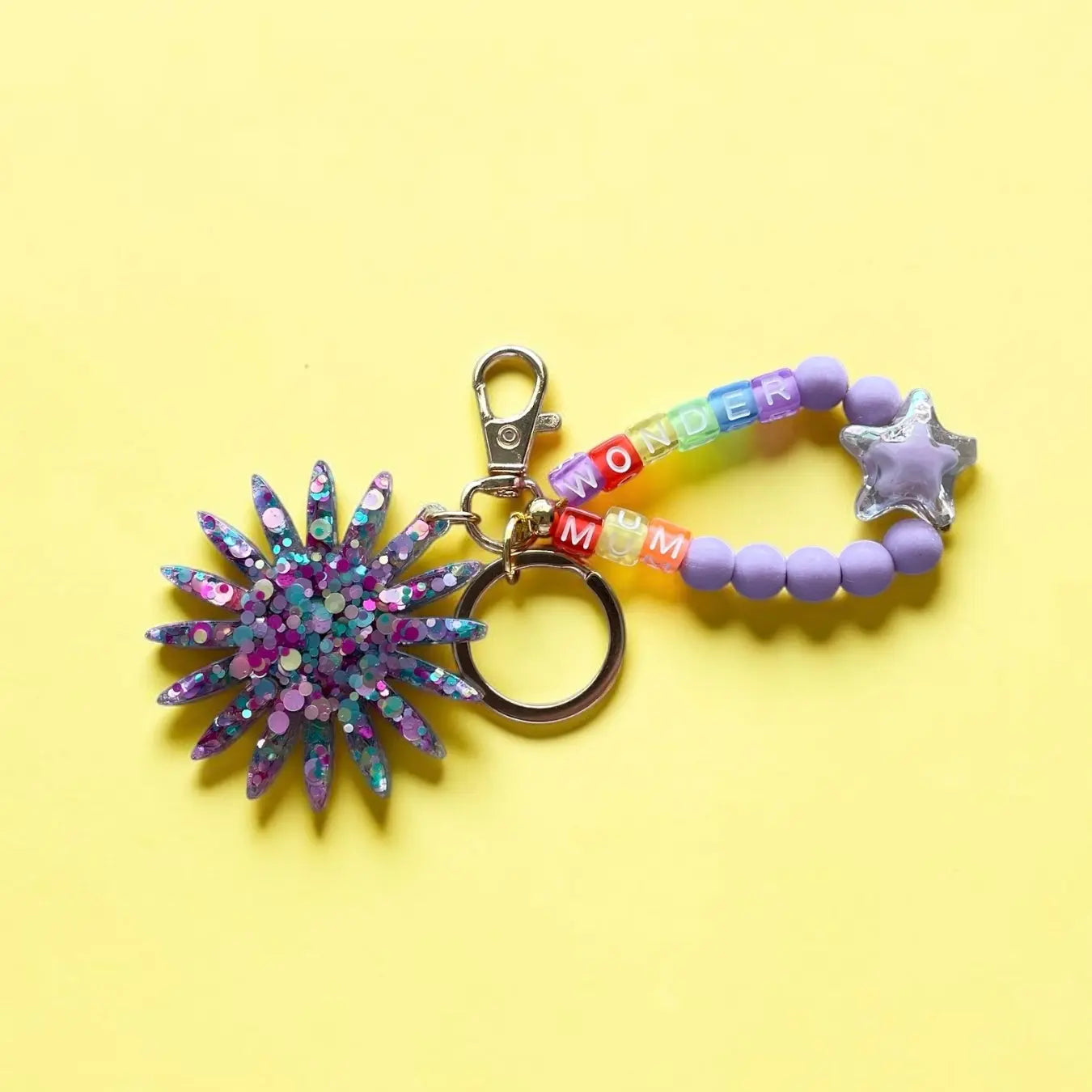 Porte-clés bijou de sac avec breloque fleur en résine modèle Flower