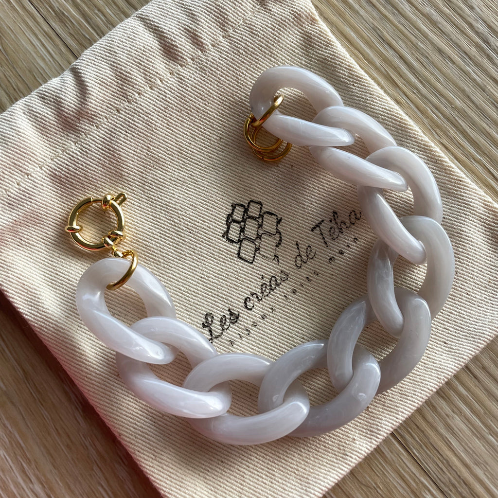 Bracelet en grosses mailles en acrylique gris clair modèle Ohéa