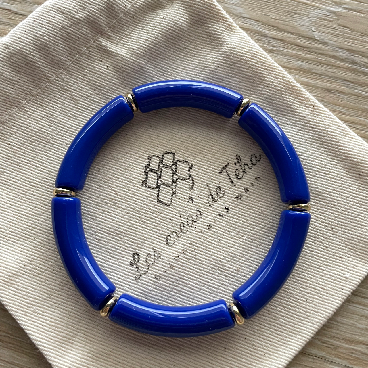 Bracelet élastique tendance perles incurvées modèle Ata