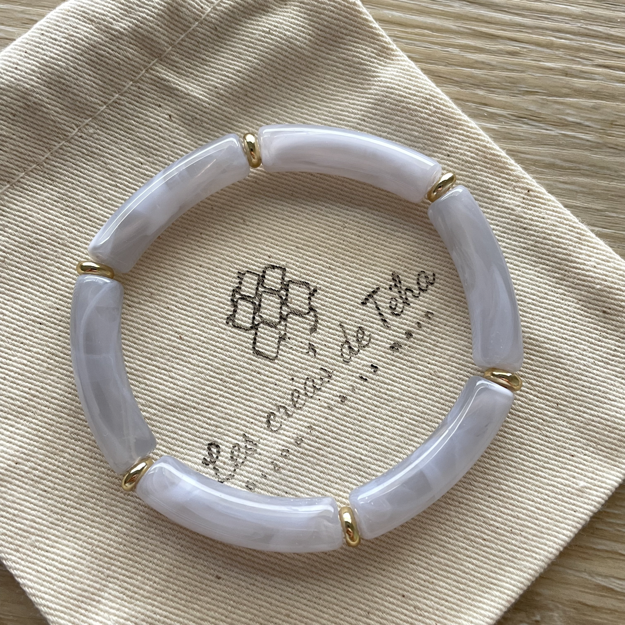 Bracelet élastique tendance perles incurvées modèle Ata