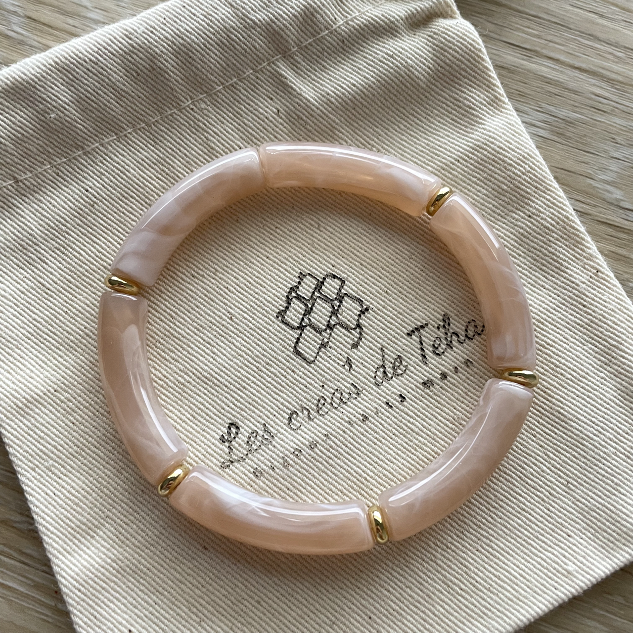 Bracelet élastique tendance perles incurvées modèle Ata