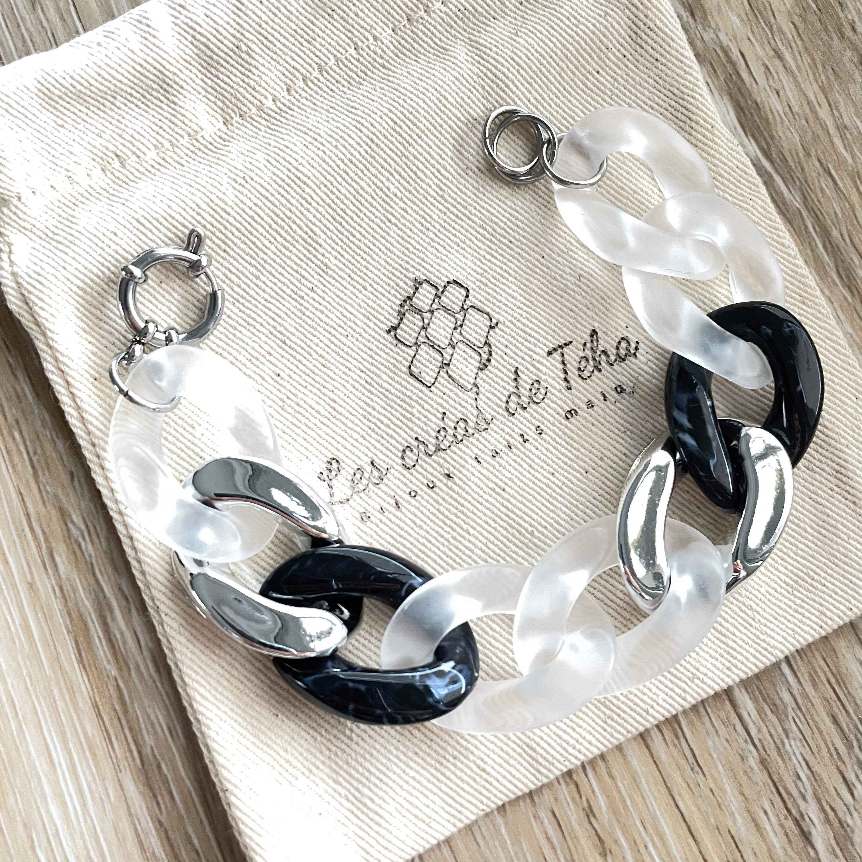 Bracelet tendance grosses mailles noir marbré, blanc et argenté modèle Ohéa