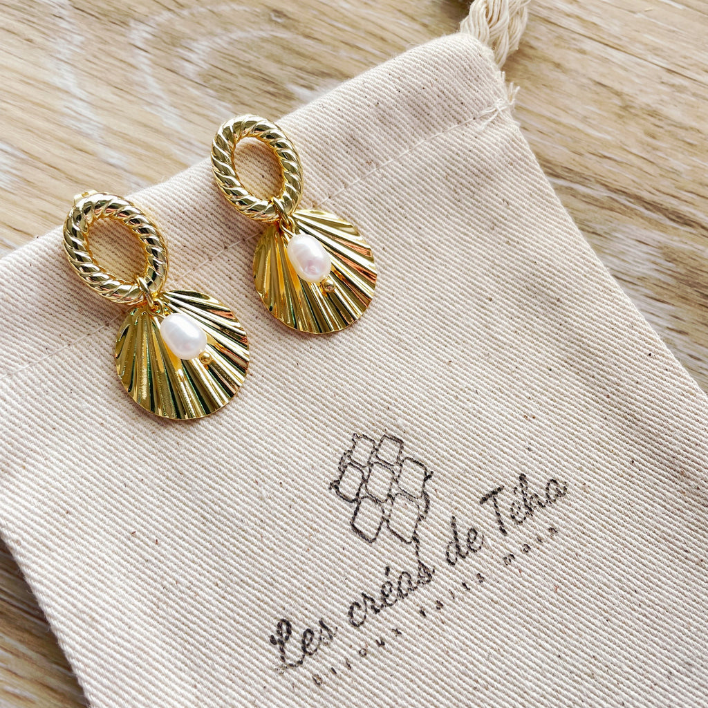 Boucles d’oreilles en plaqué or et perles d'eau douce modèle Pearl