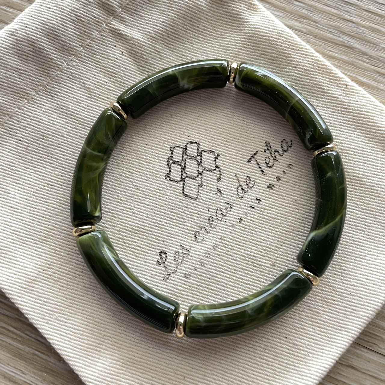 Bracelet élastique tendance perles incurvées modèle Ata