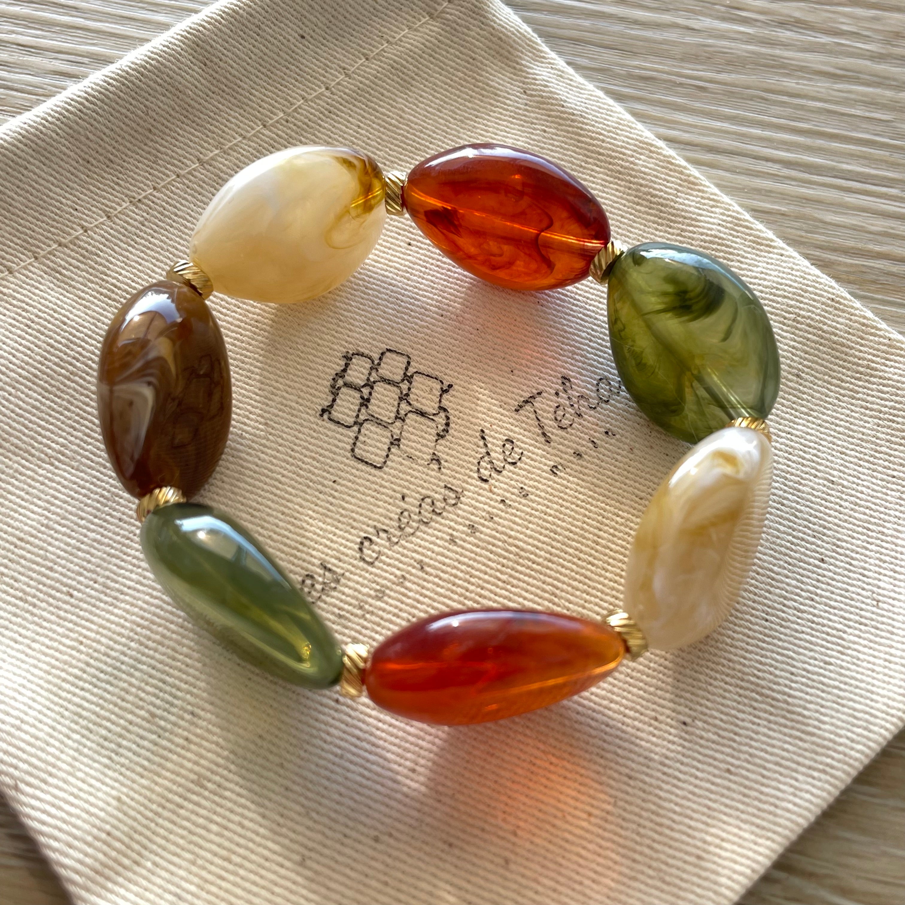 Bracelet élastique en perles acrylique et acier inoxydable modèle Joia