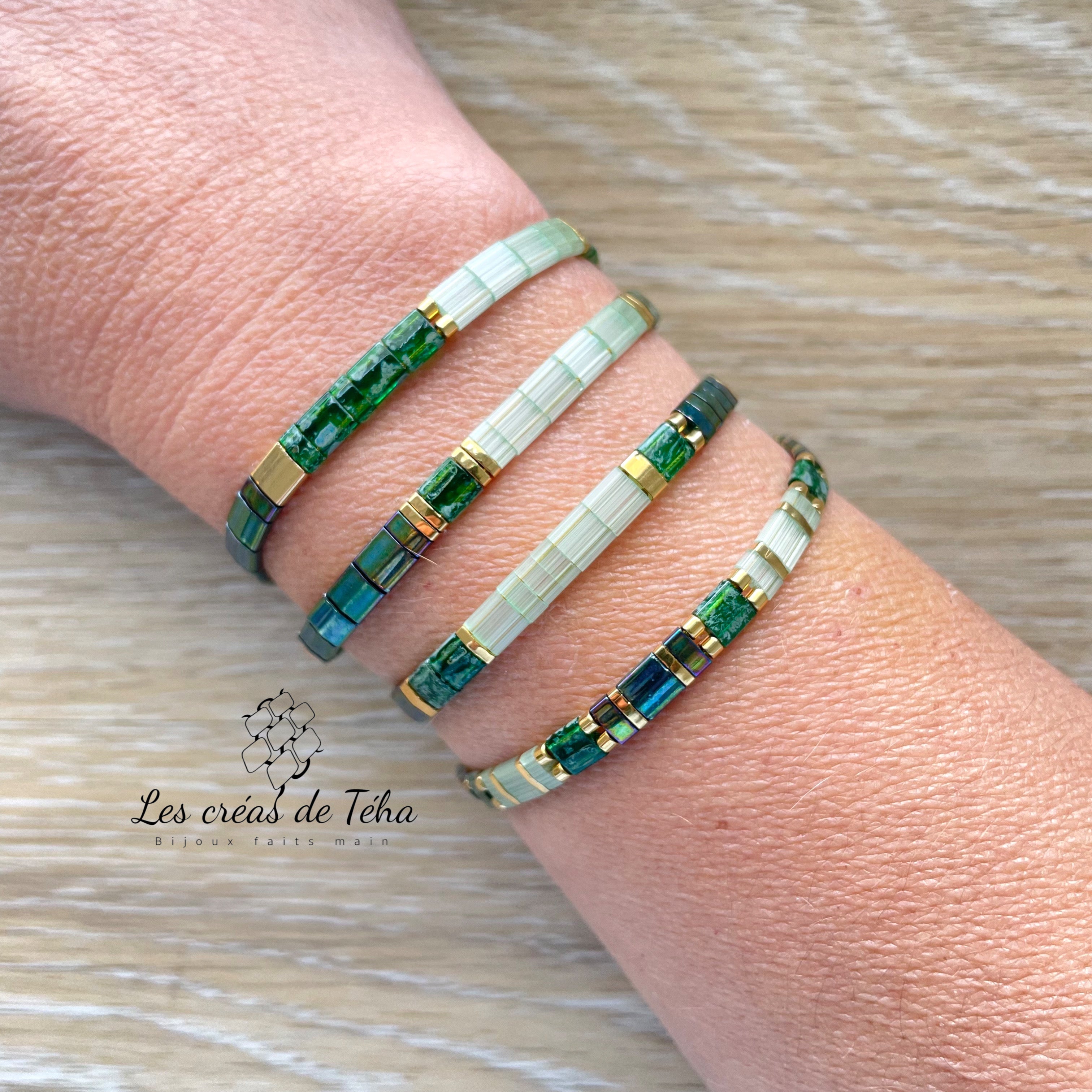 Bracelet tendance verts et doré en perles de verre et cordon modèle  Huira