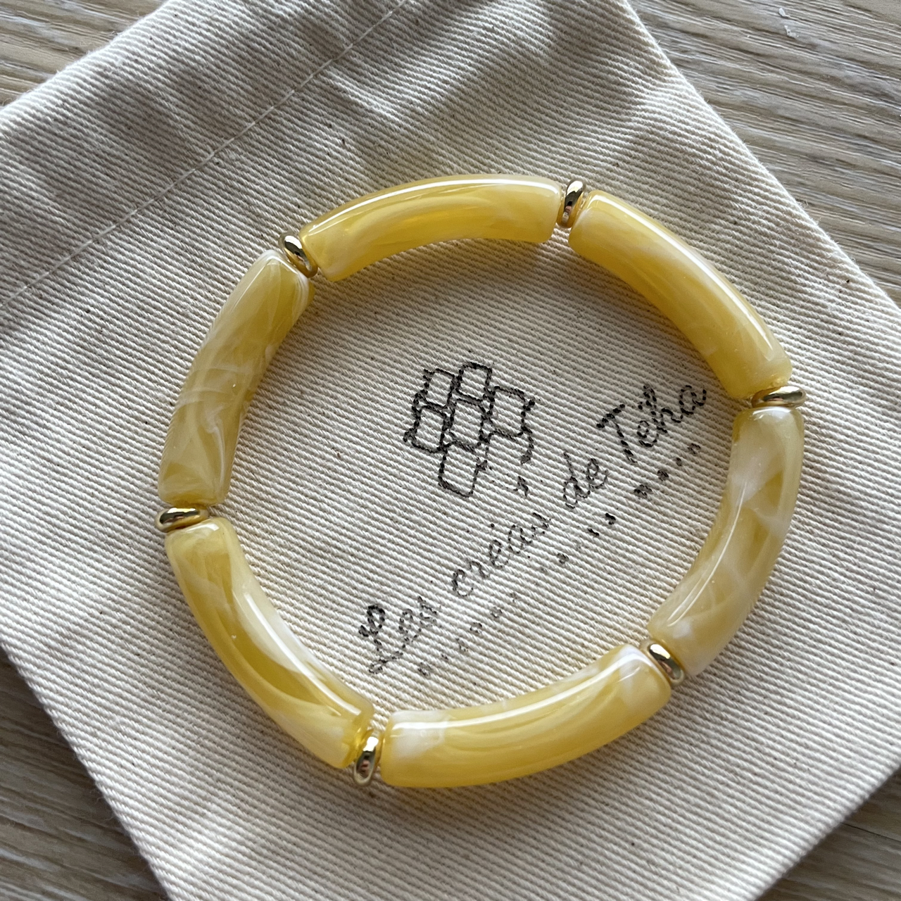 Bracelet élastique tendance perles incurvées modèle Ata