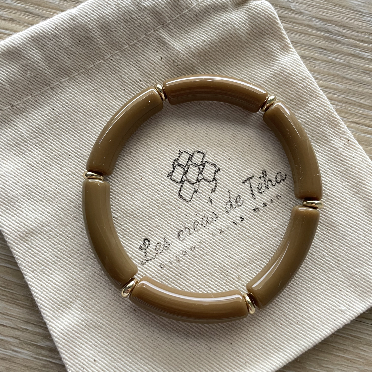 Bracelet élastique tendance perles incurvées modèle Ata
