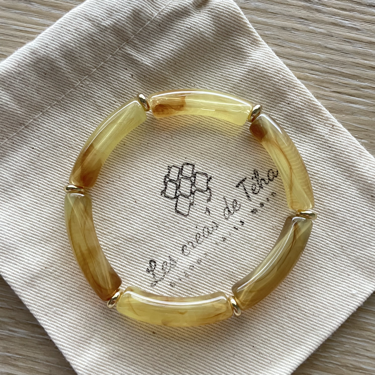 Bracelet élastique tendance perles incurvées modèle Ata