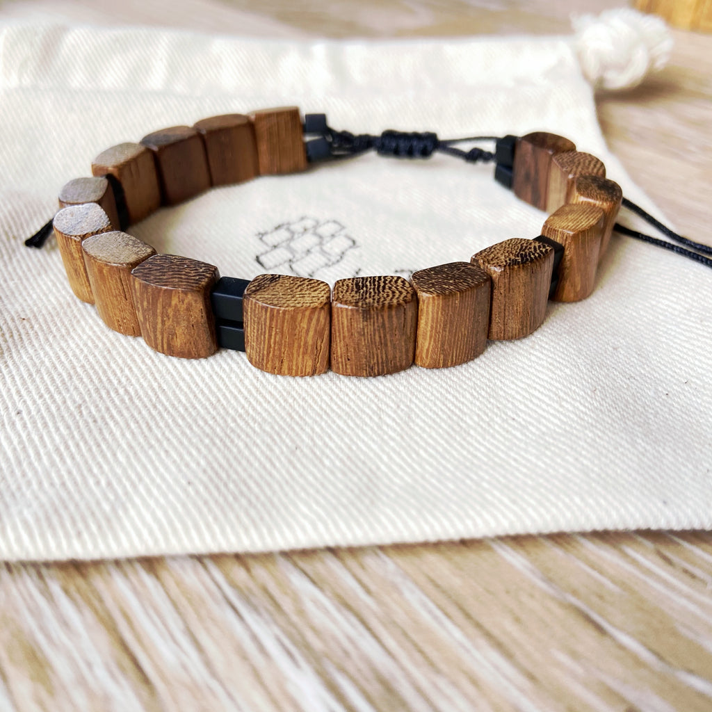 Bracelet homme modèle Mohina en perles en bois, en verre et hématite