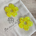 Pampilles, breloques fleurs en résine epoxy avec paillettes modèle Flower