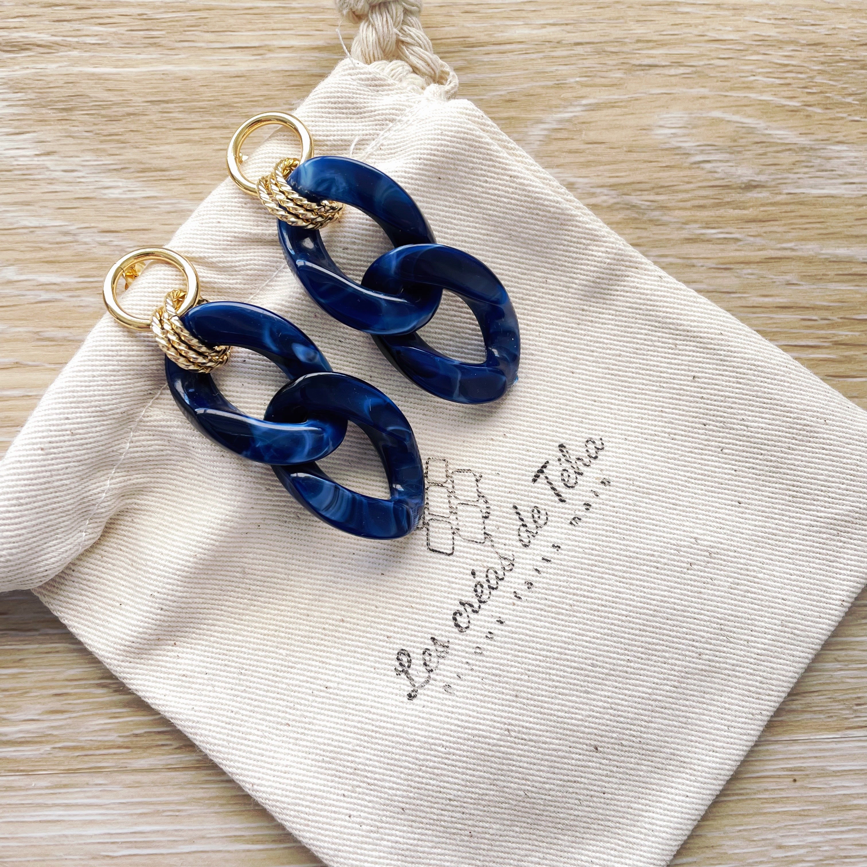 Boucles d’oreilles tendance en grosses mailles modèle Ohéa