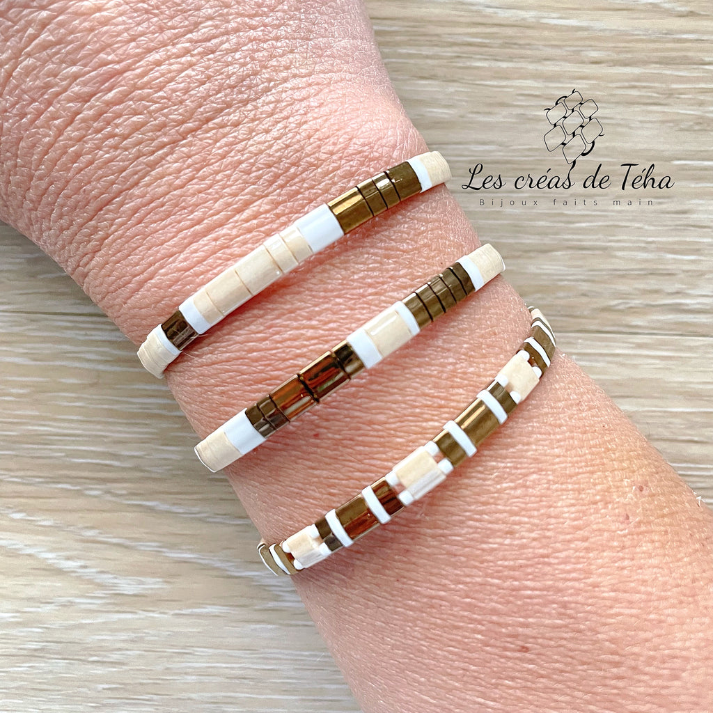Bracelet fin en perles de verre marron, beige,  blanc modèle Huira