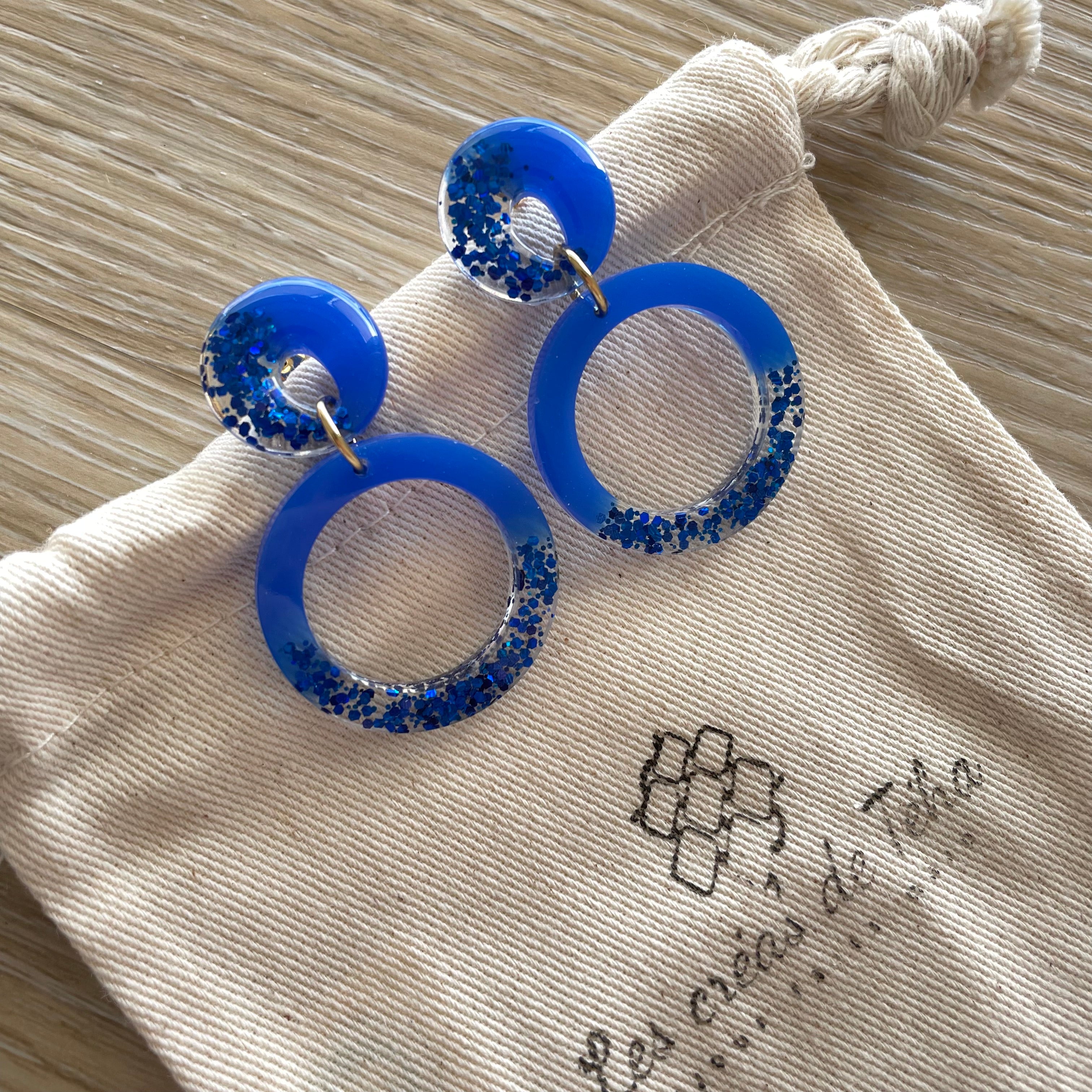Boucles d’oreilles en résine et acier inoxydable modèle Brilho