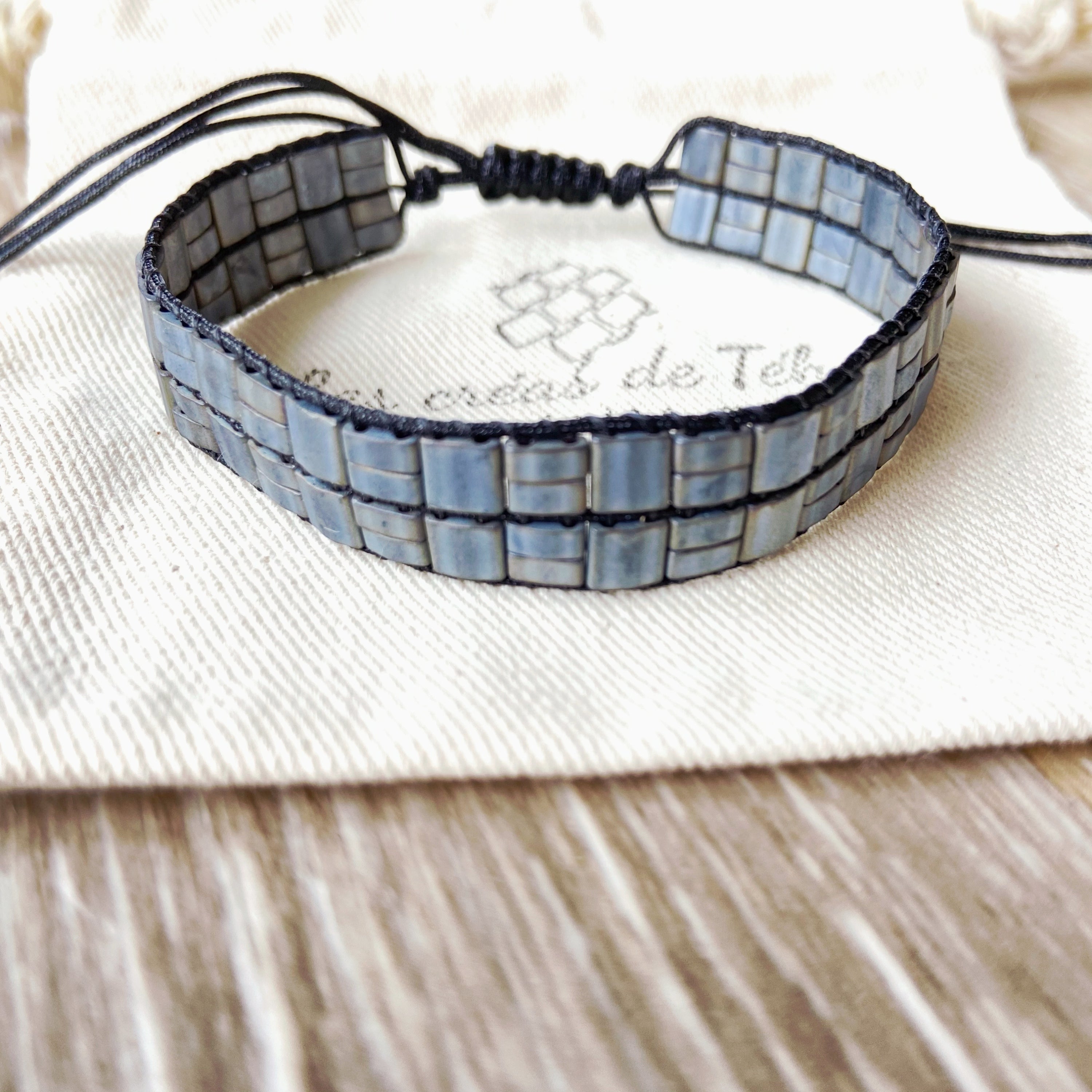 Bracelet homme modèle Ti'i en perles de verre et cordon