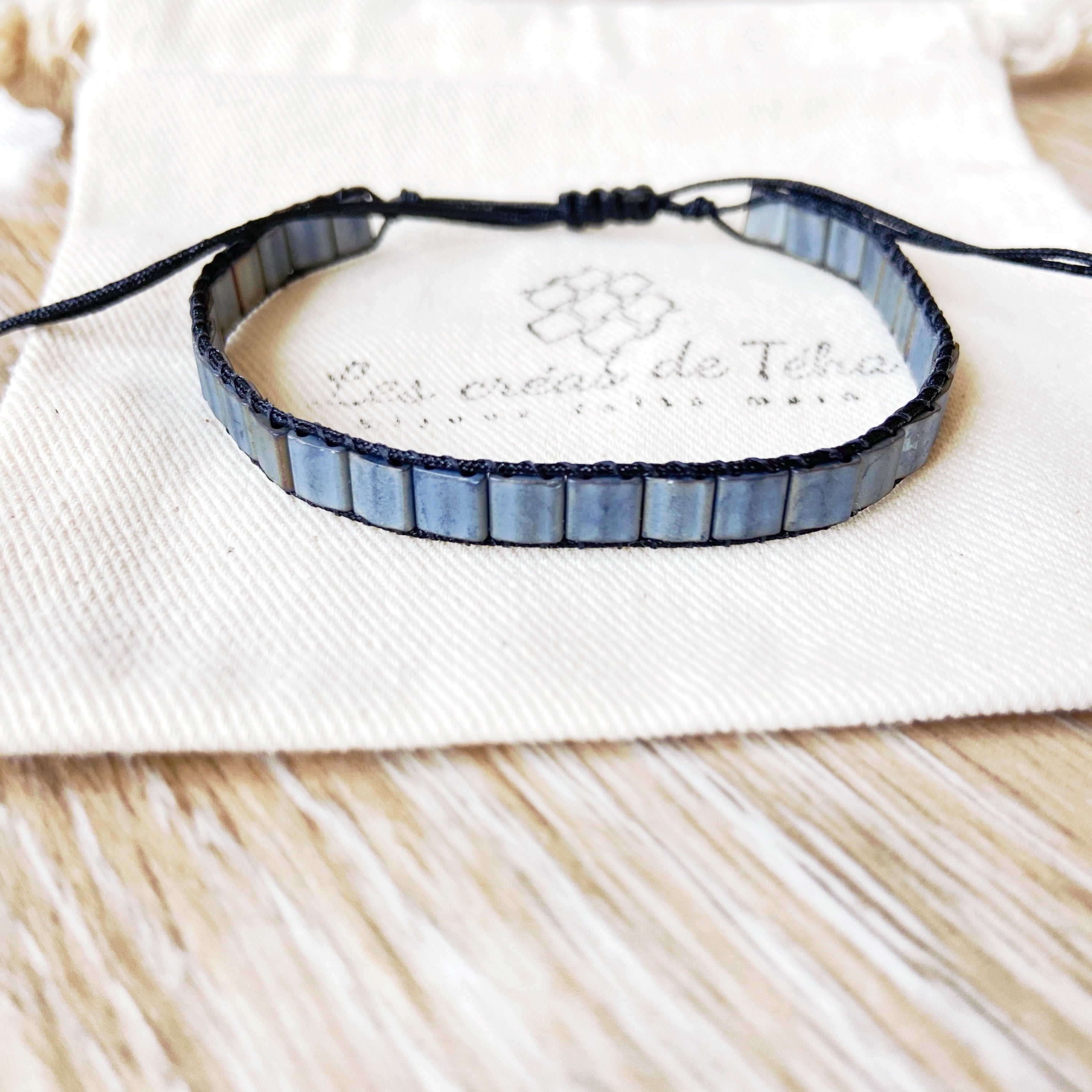 Bracelet homme modèle Avei en perles de verre et cordon