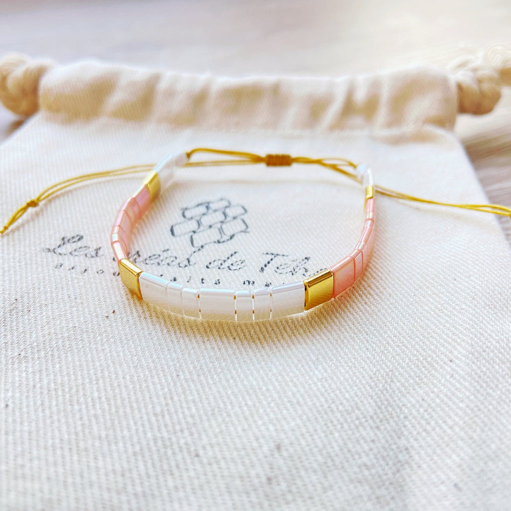 Bracelet enfant modèle kid version dorée en perles de verre et cordon