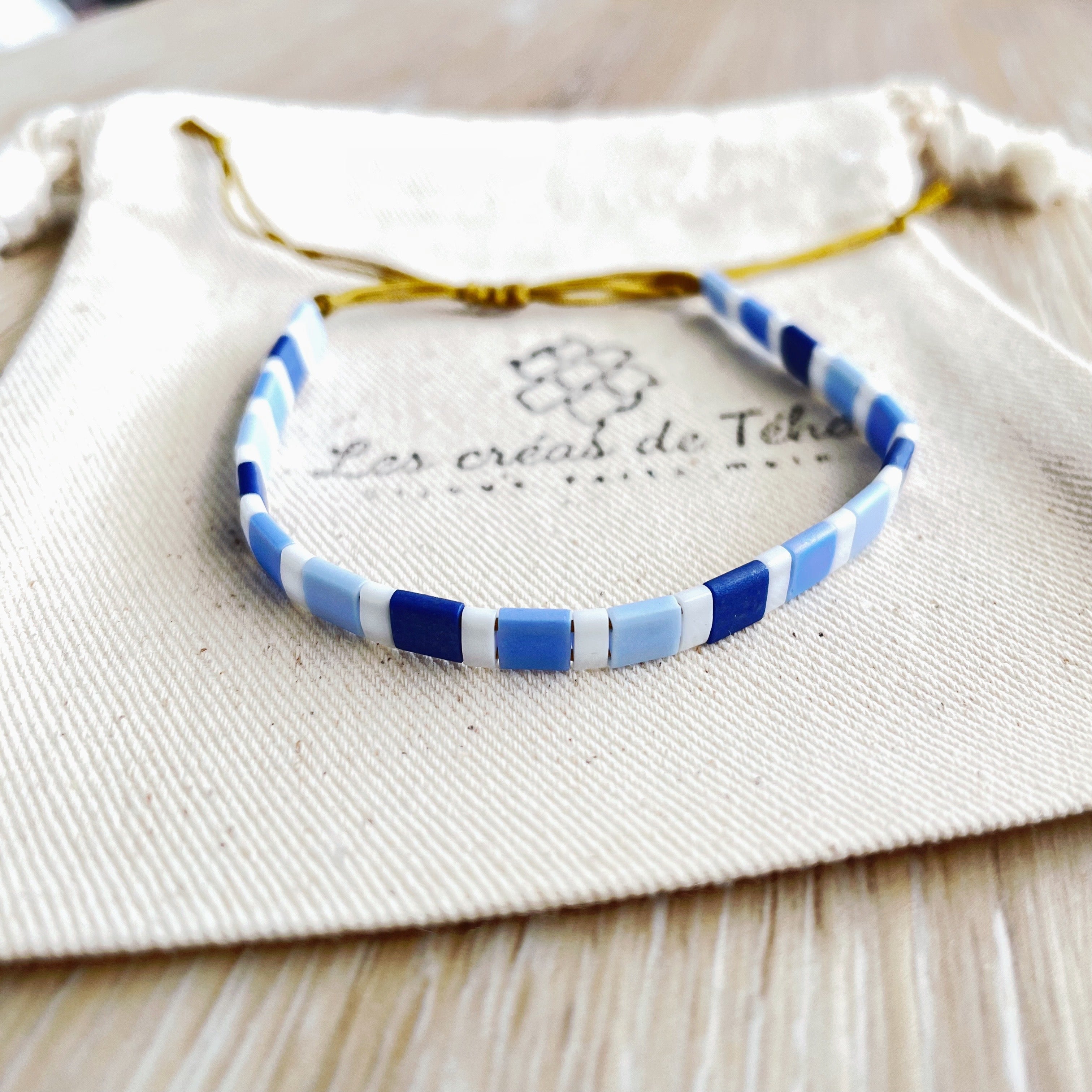 Bracelet en perles de verre et cordon modèle Huira