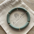 Bracelet élastique tendance perles incurvées modèle Ata