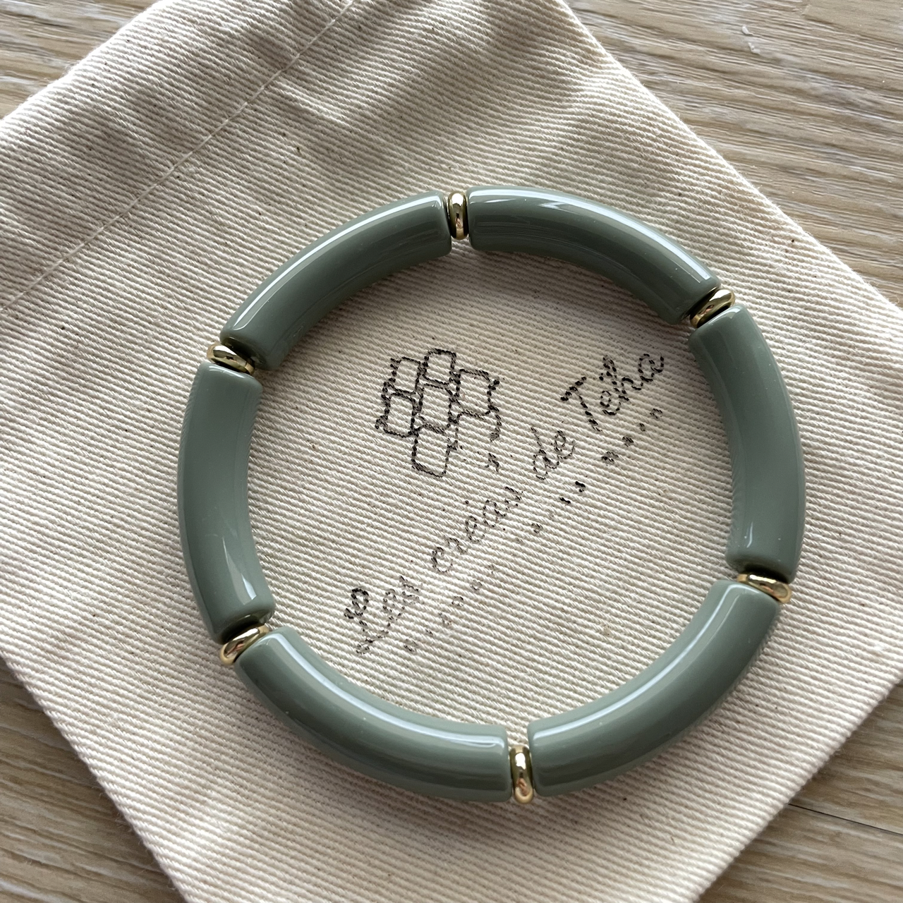 Bracelet élastique tendance perles incurvées modèle Ata