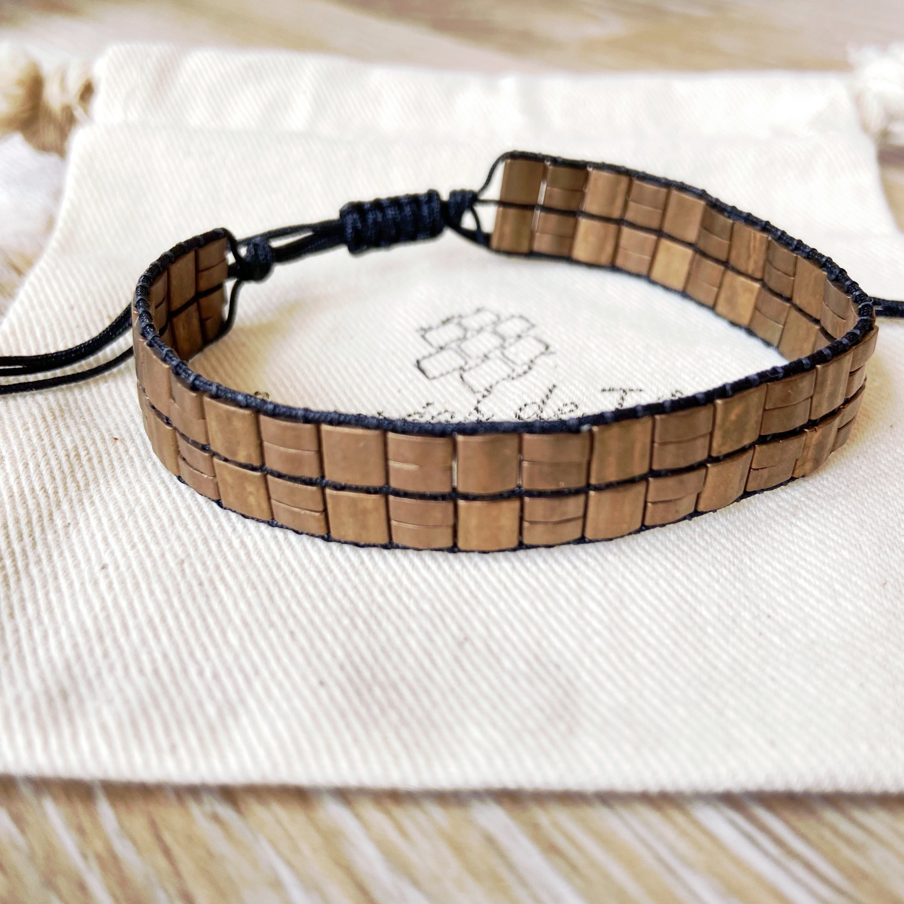 Bracelet homme modèle Ti'i en perles de verre et cordon