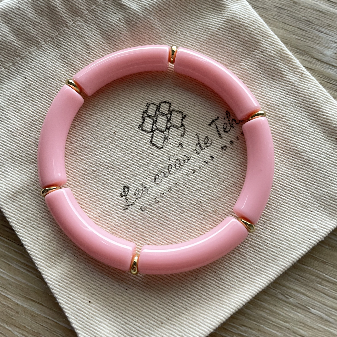 Bracelet élastique tendance perles incurvées modèle Ata